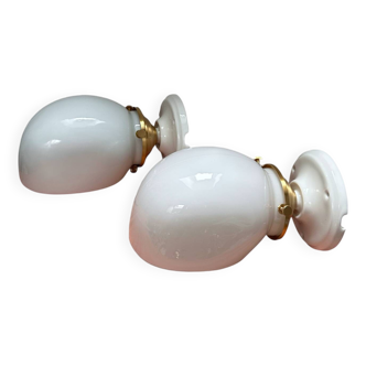 Paire d’appliques vintage en opaline blanche