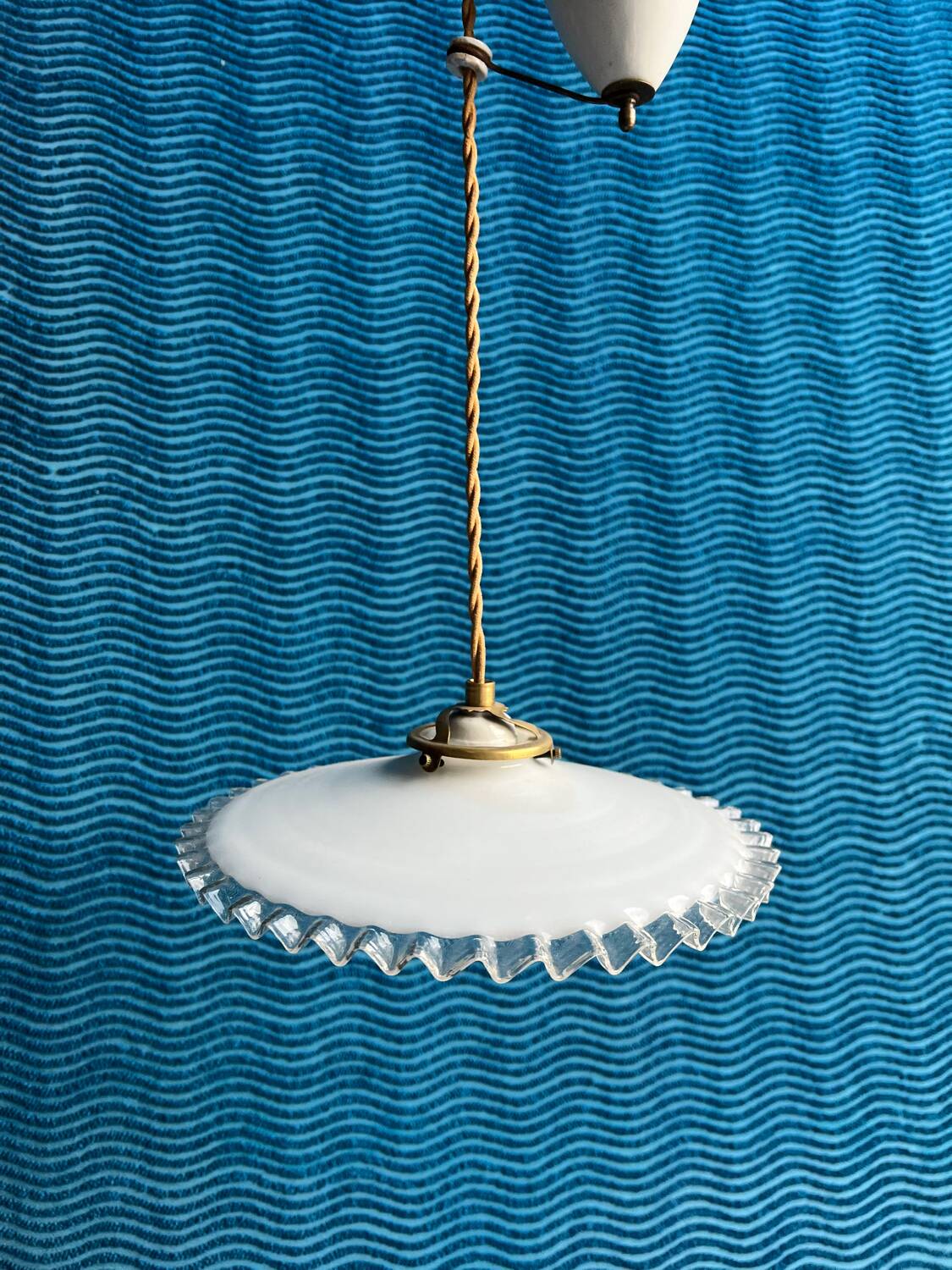 Suspension rises and falls vintage