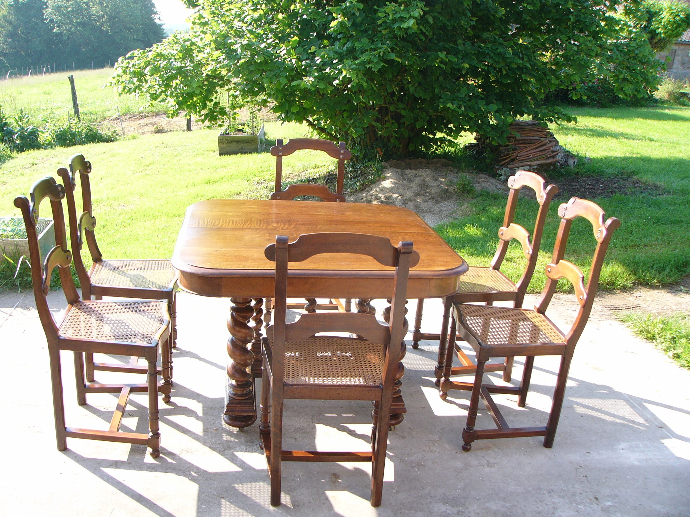 Dining room table
