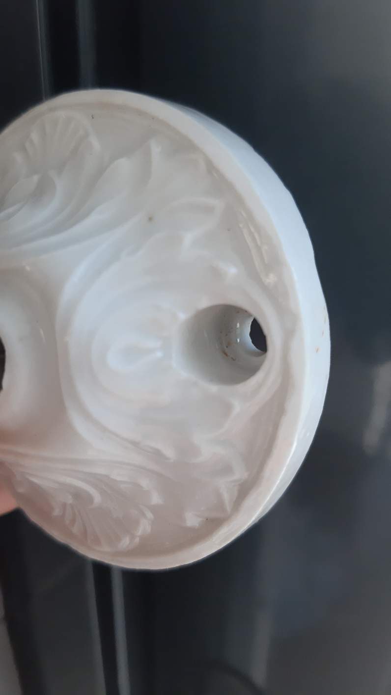 Opaline suspension opalescent glass