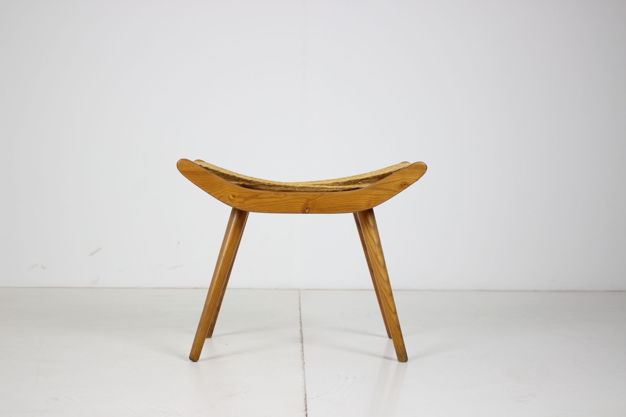 Tabouret en bois du milieu du siècle/ ULUV, Tchécoslovaquie