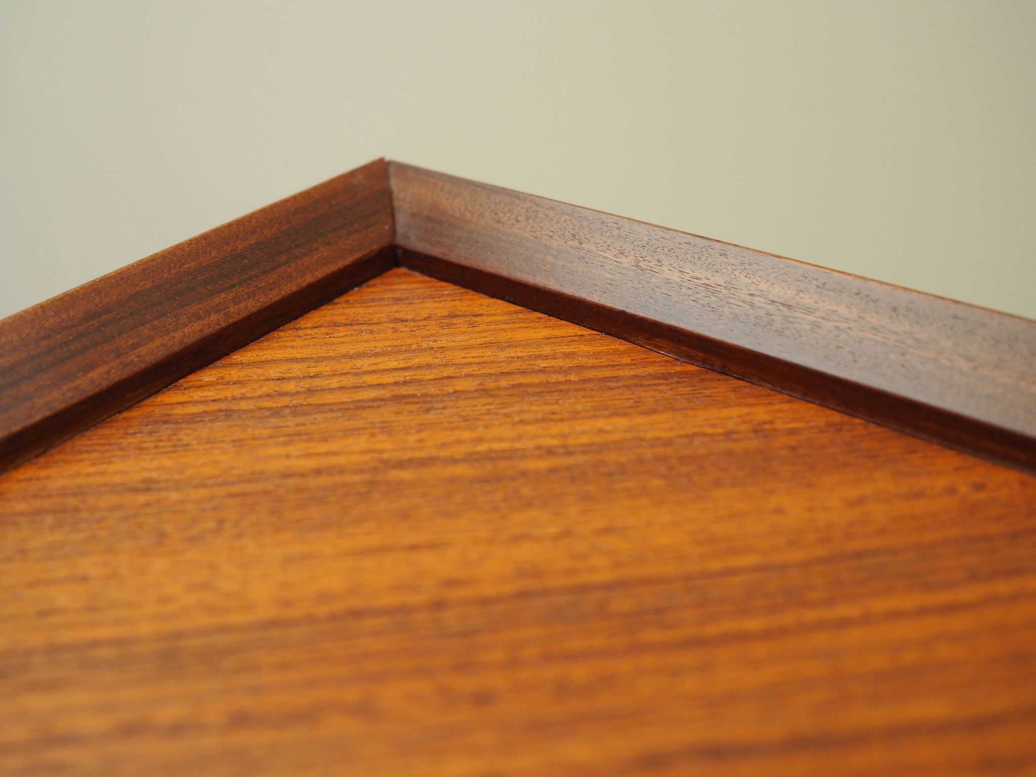 Cabinet d'angle en teck, design danois, années 1970, production : Danemark