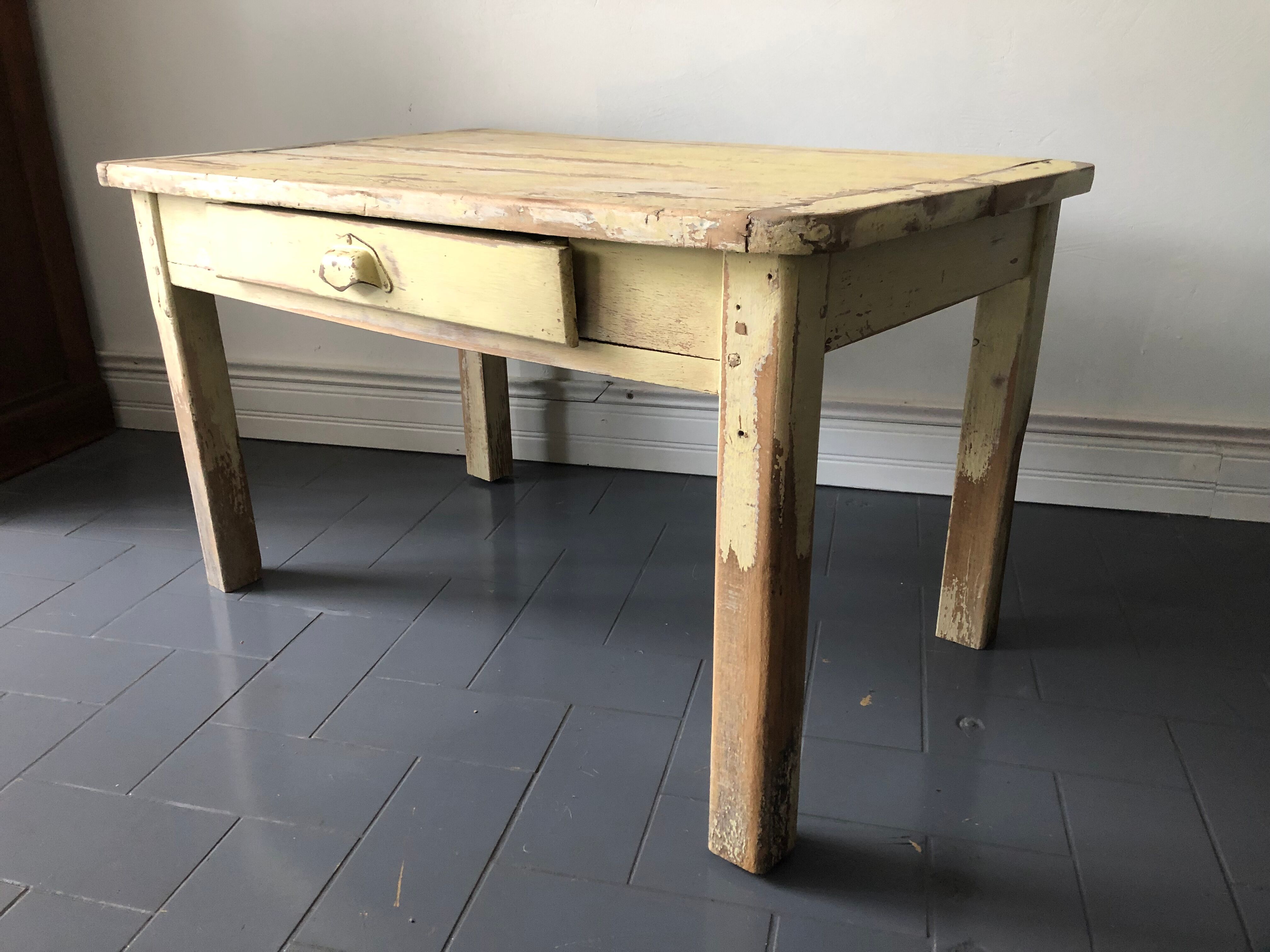 Farm coffee table, countryside.