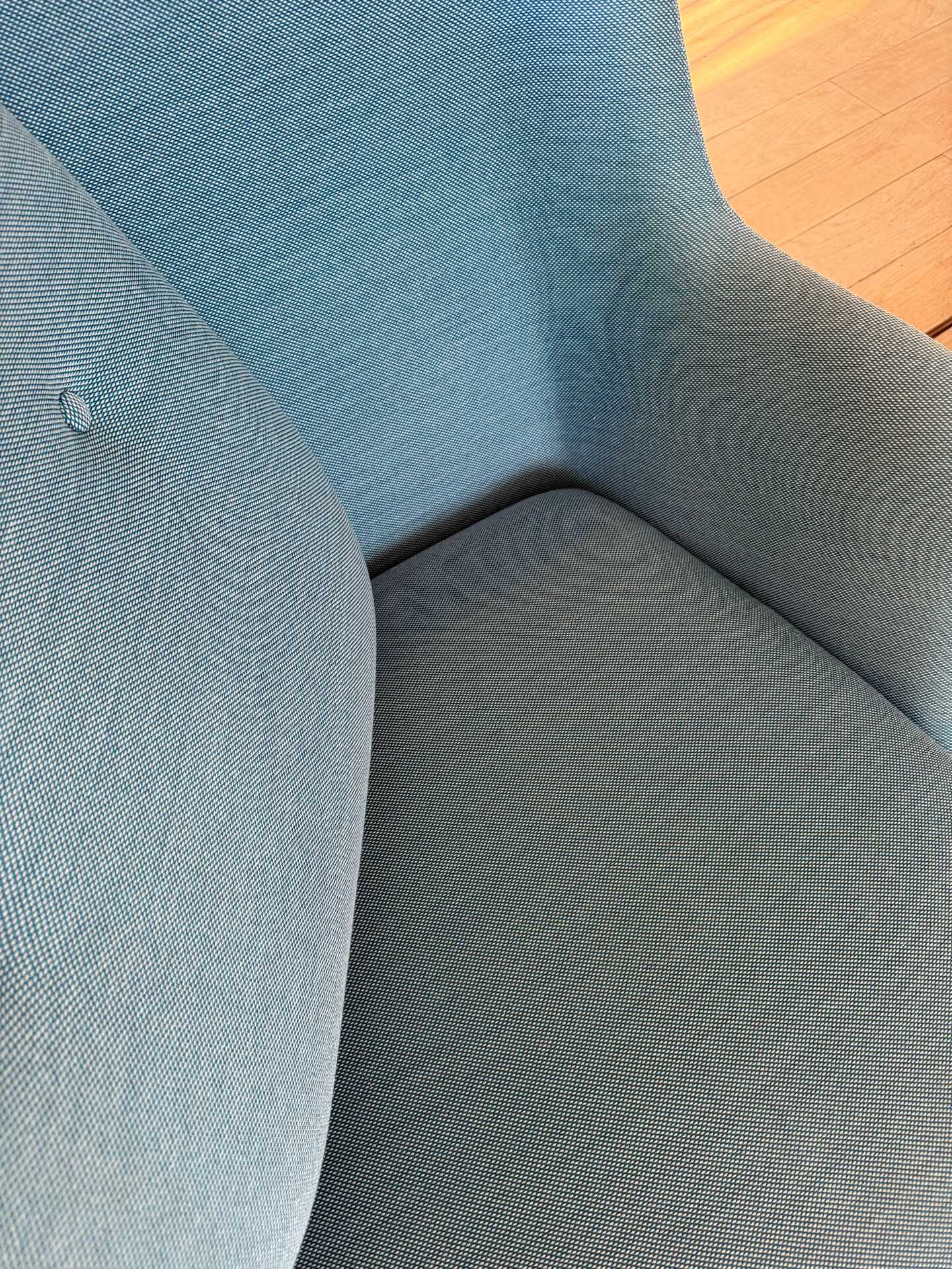 Fri™ armchair fritz hansen – jaime hayon – light blue fabric
