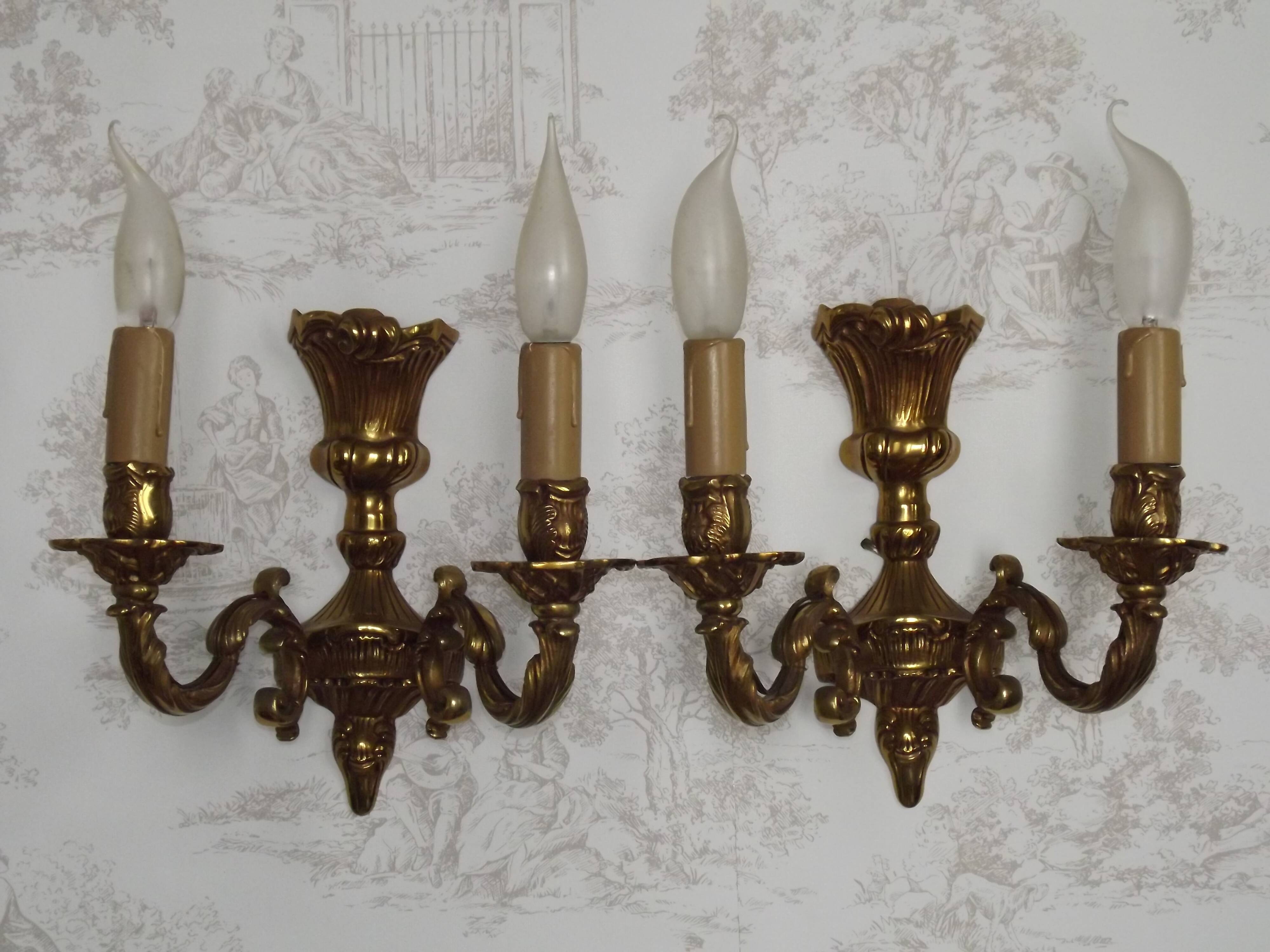 Pair of French baroque brass wall sconces with two branches, decorated with acanthus and wickerwork.
