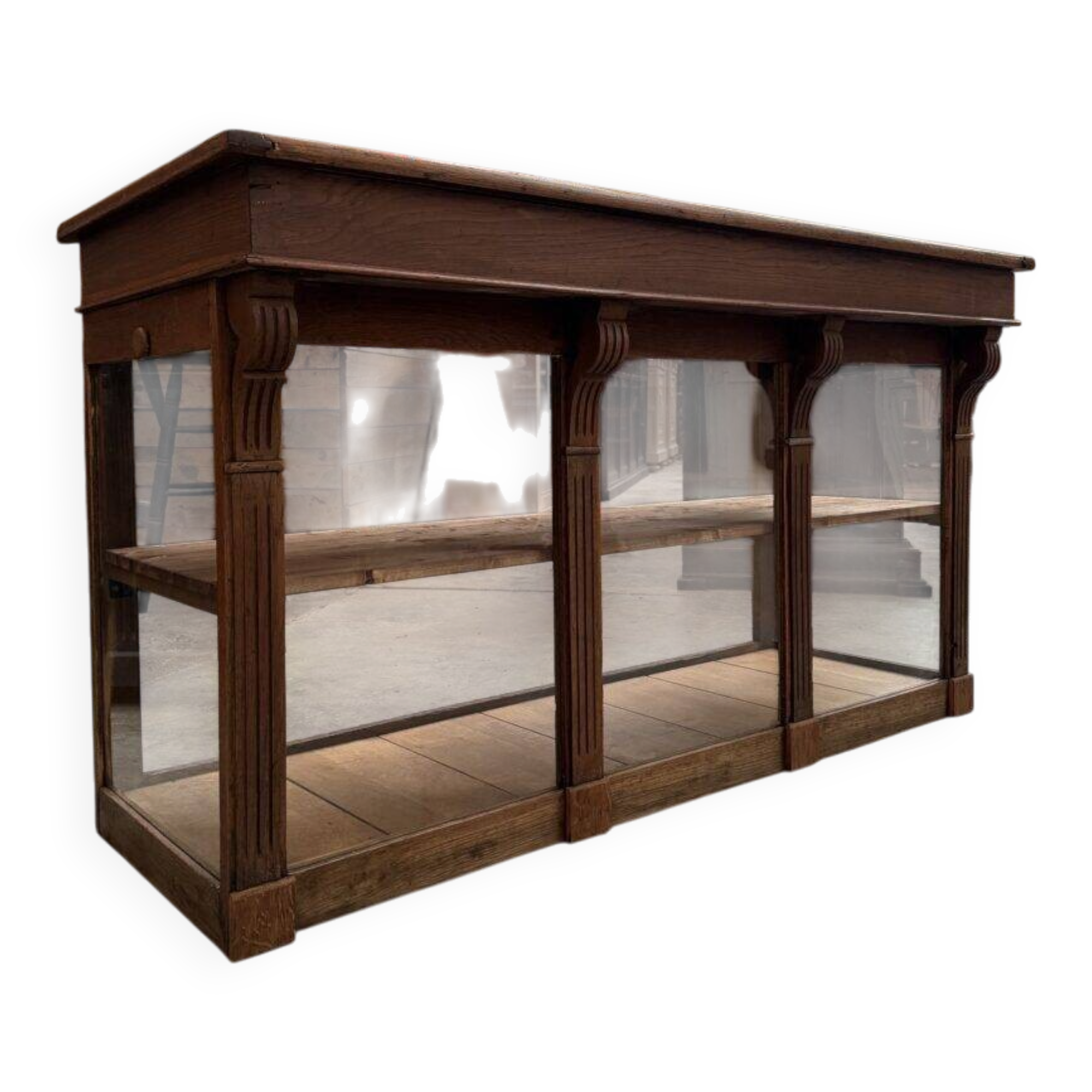 Glass-fronted oak counter from the 19th century.