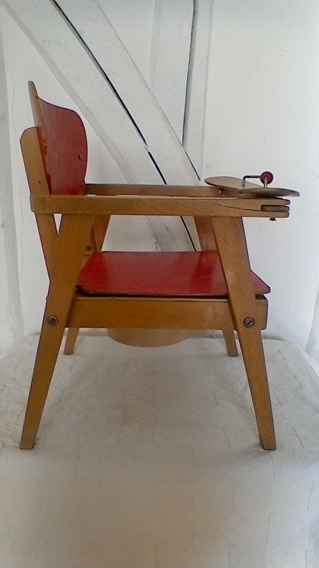 chair pierced child, vintage.