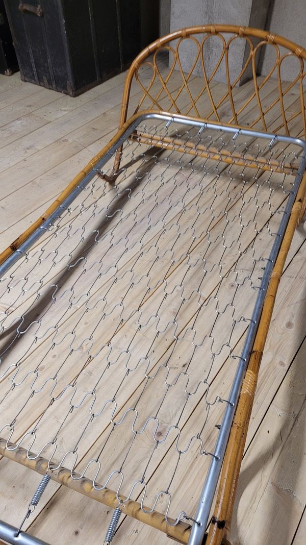 Lit banquette corbeille en rotin vintage- 1950s
