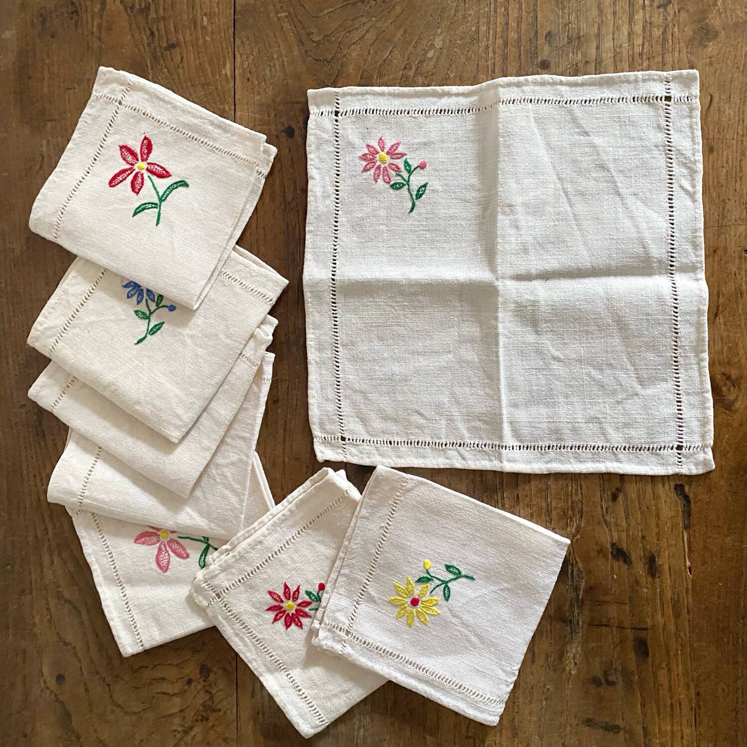 Embroidered linen square napkins
