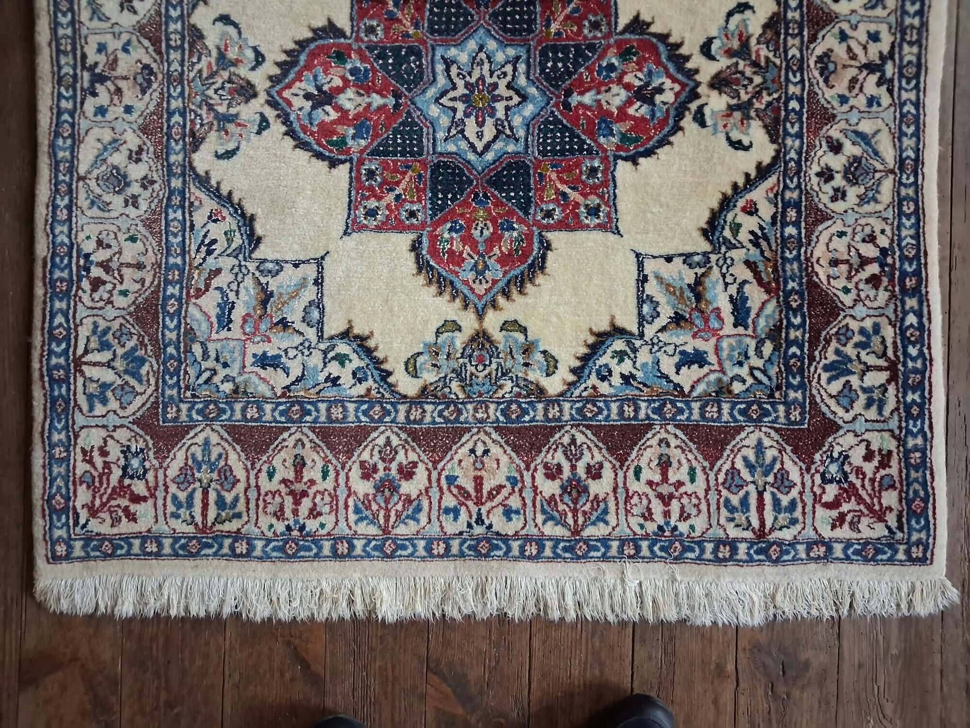 Handmade Persian Nain carpet 103x103cm
