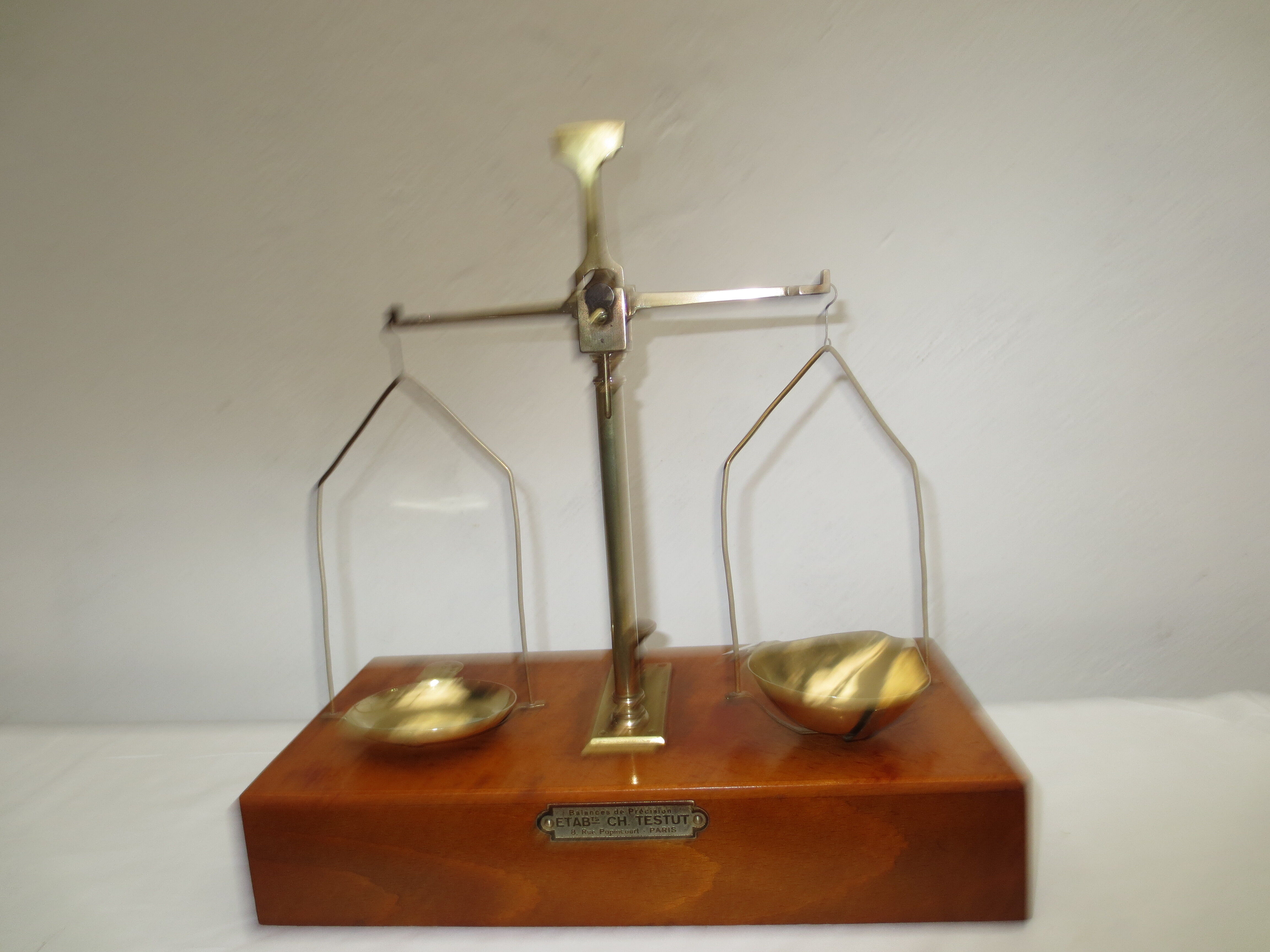 Precision scale testut