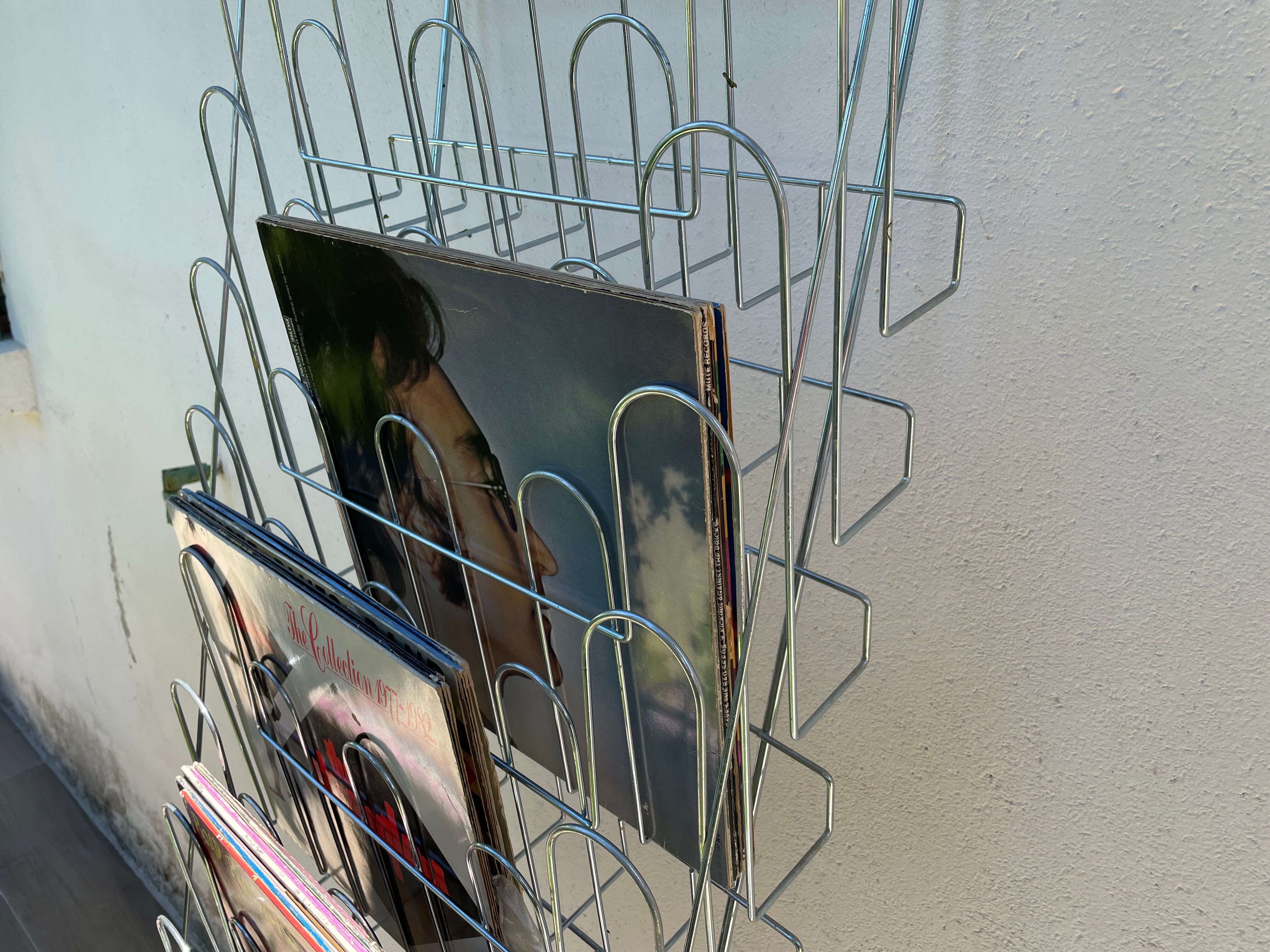 Vinyls holder