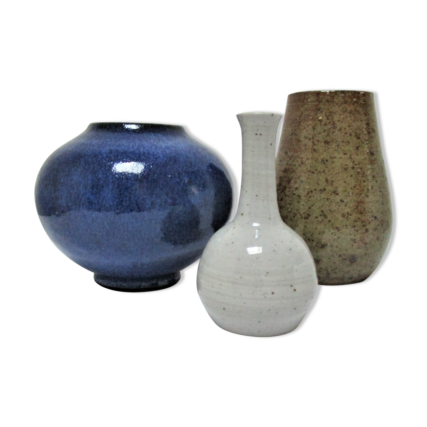 Trio de vases en grès émaillé bleu brun et blanc