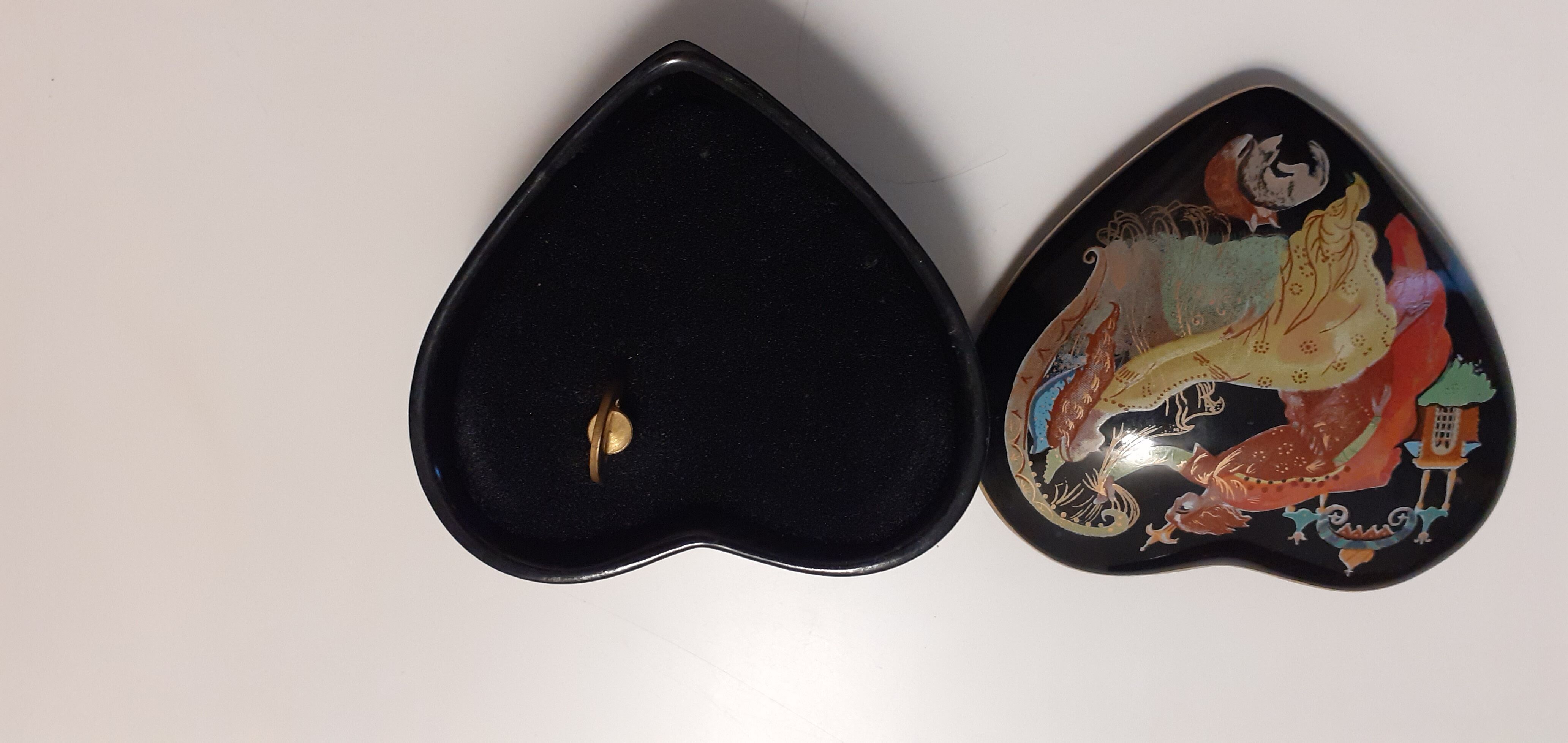 Old music box from 1988