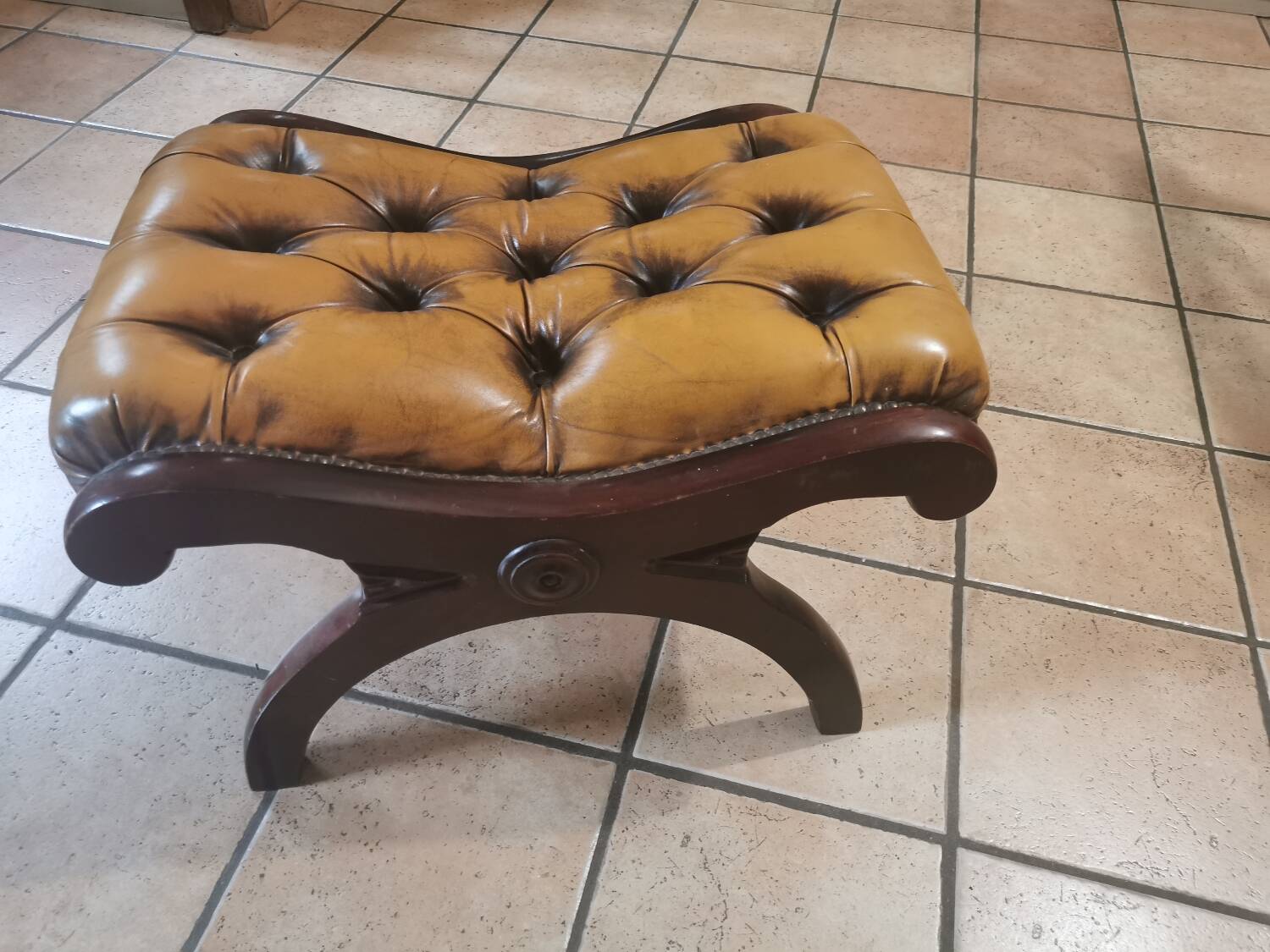 Chesterfield footrest