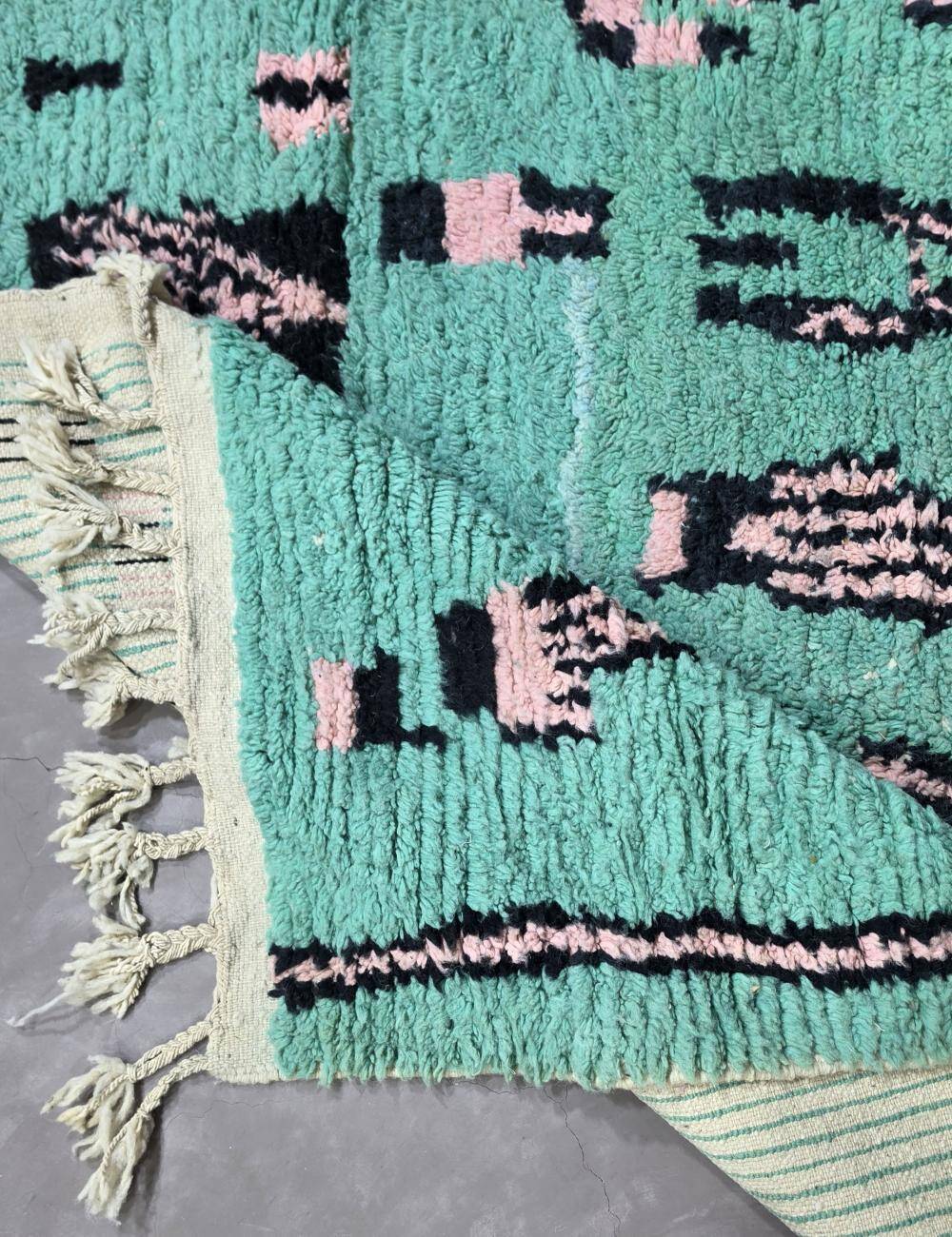 Contemporary mint green rug - 280 x 187 cm