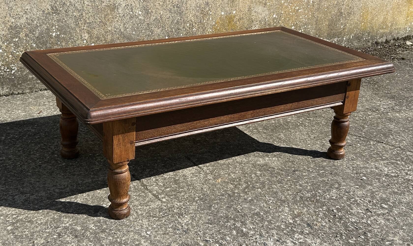 Vintage English coffee table in oak and green leather – 1950s/60s