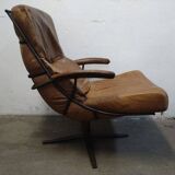 Fauteuil pivotant industriel en cuir cognac