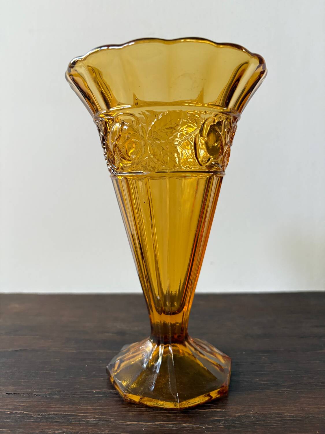 Art Deco amber cup-shaped vase with rose motifs