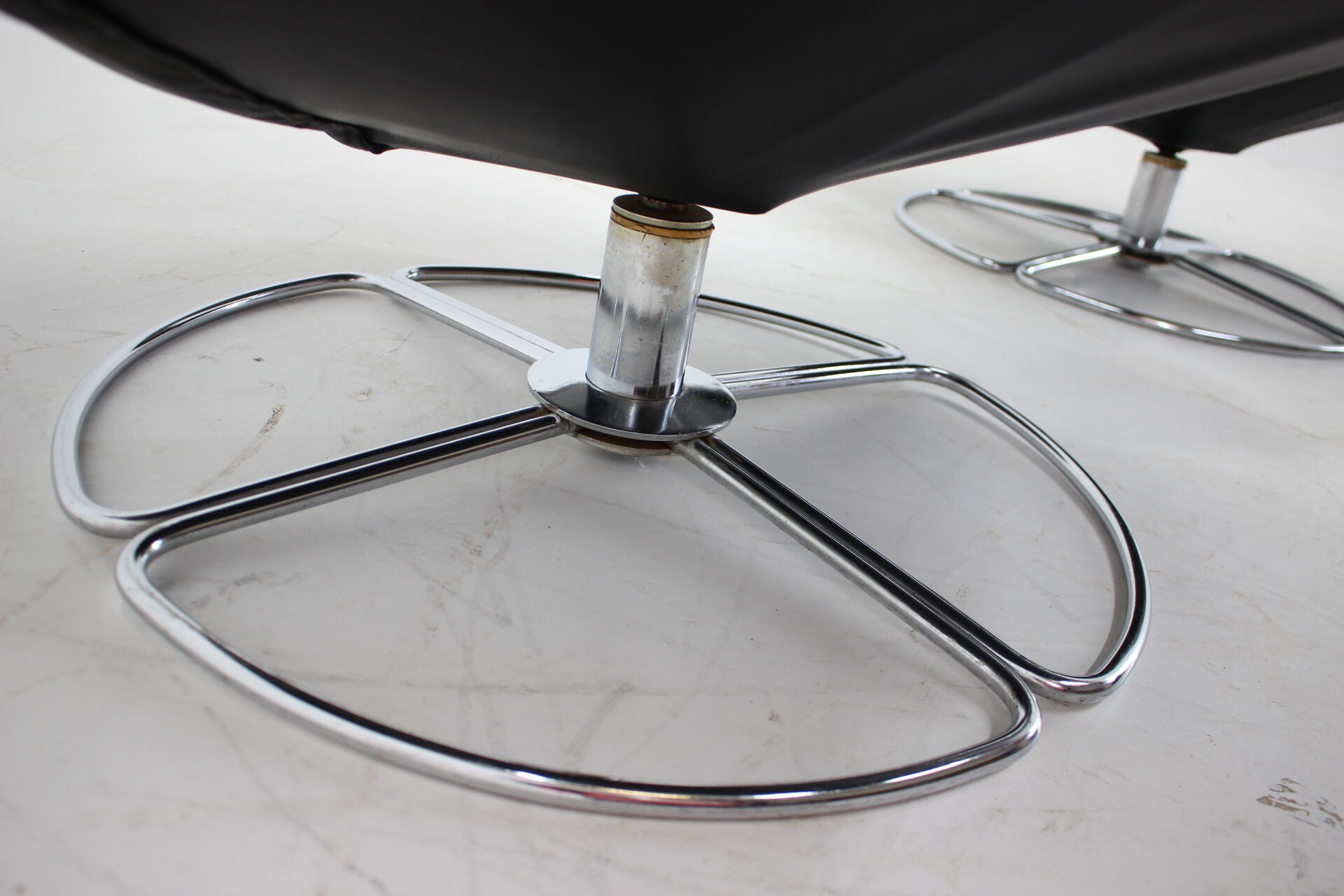 1970s pair of peem leather lounge chairs, finland