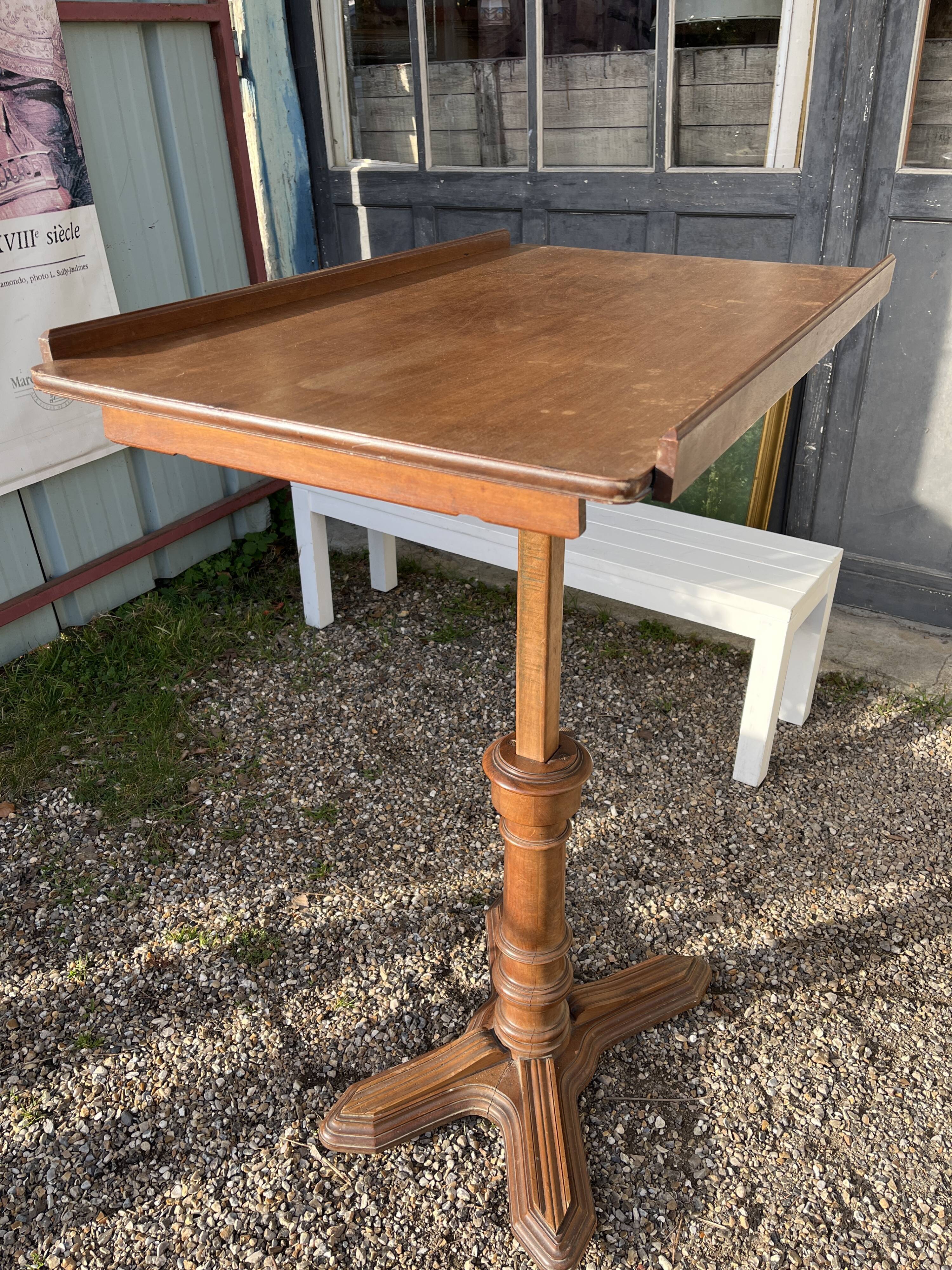 Drawing table / architect with sun system by E.Chouanard