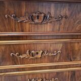 Commode ancienne sculptée en noyer XIX