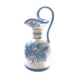 Ceramic pourer with flat bottom and pinched nose