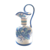 Ceramic pourer with flat bottom and pinched nose