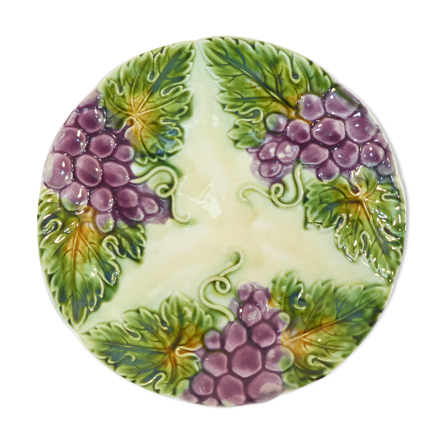 Plate of bunched barbotine and grape leaf