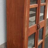 Armoire vitrée en bois