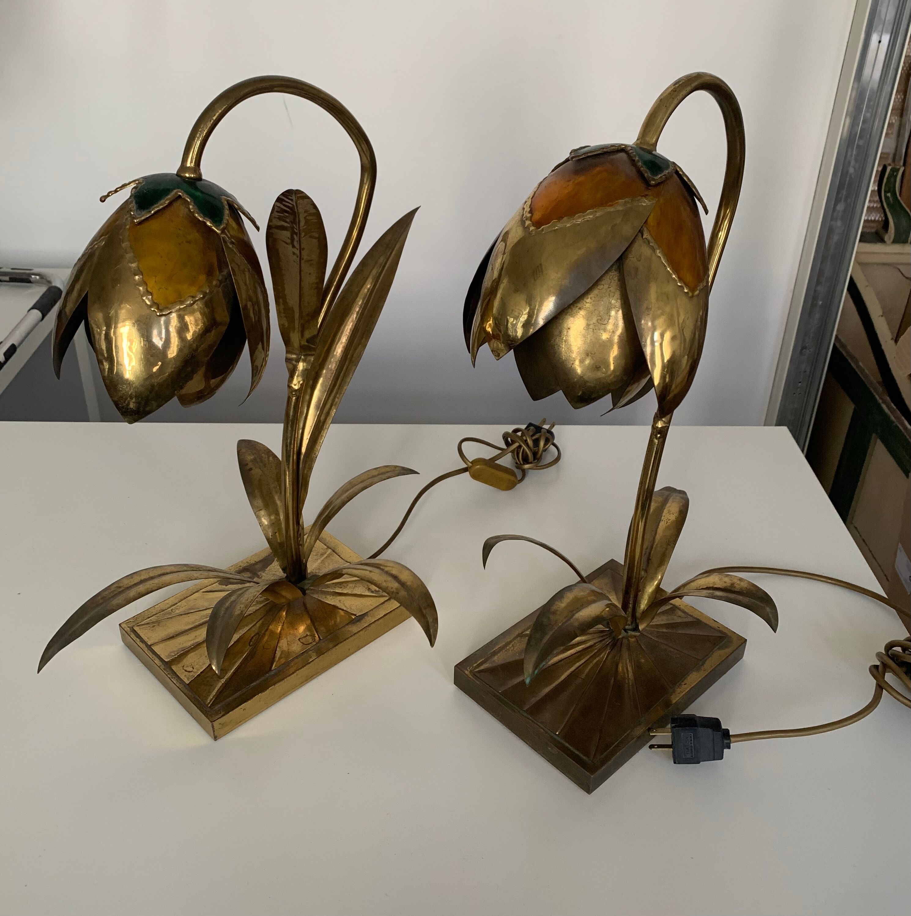 Table lamps in brass and enamel