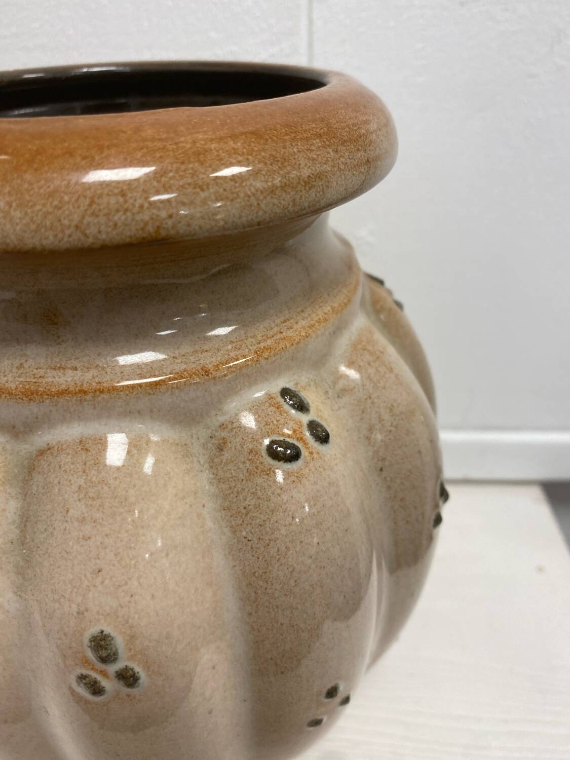 Ceramic vase