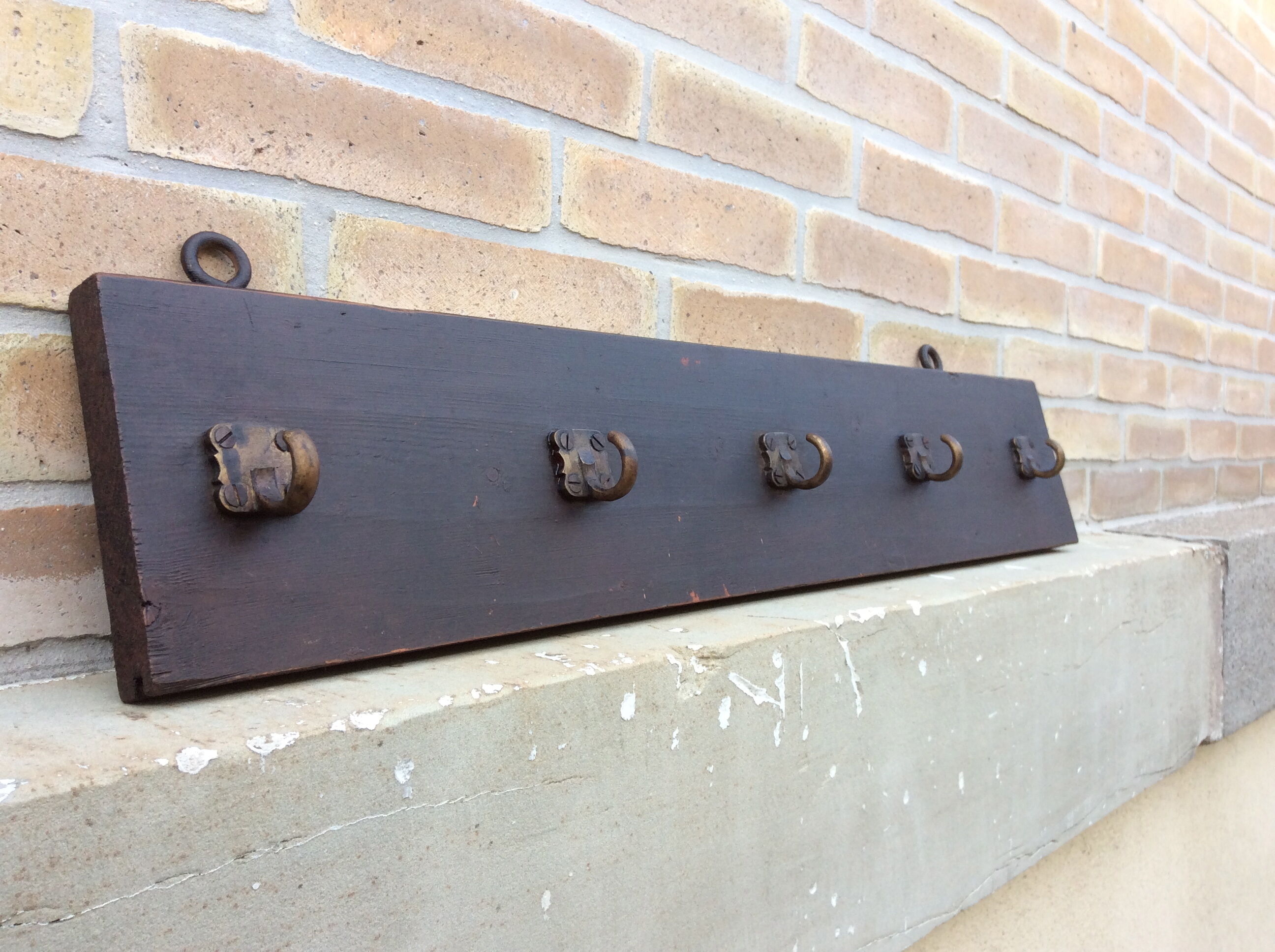 Wall coatrack