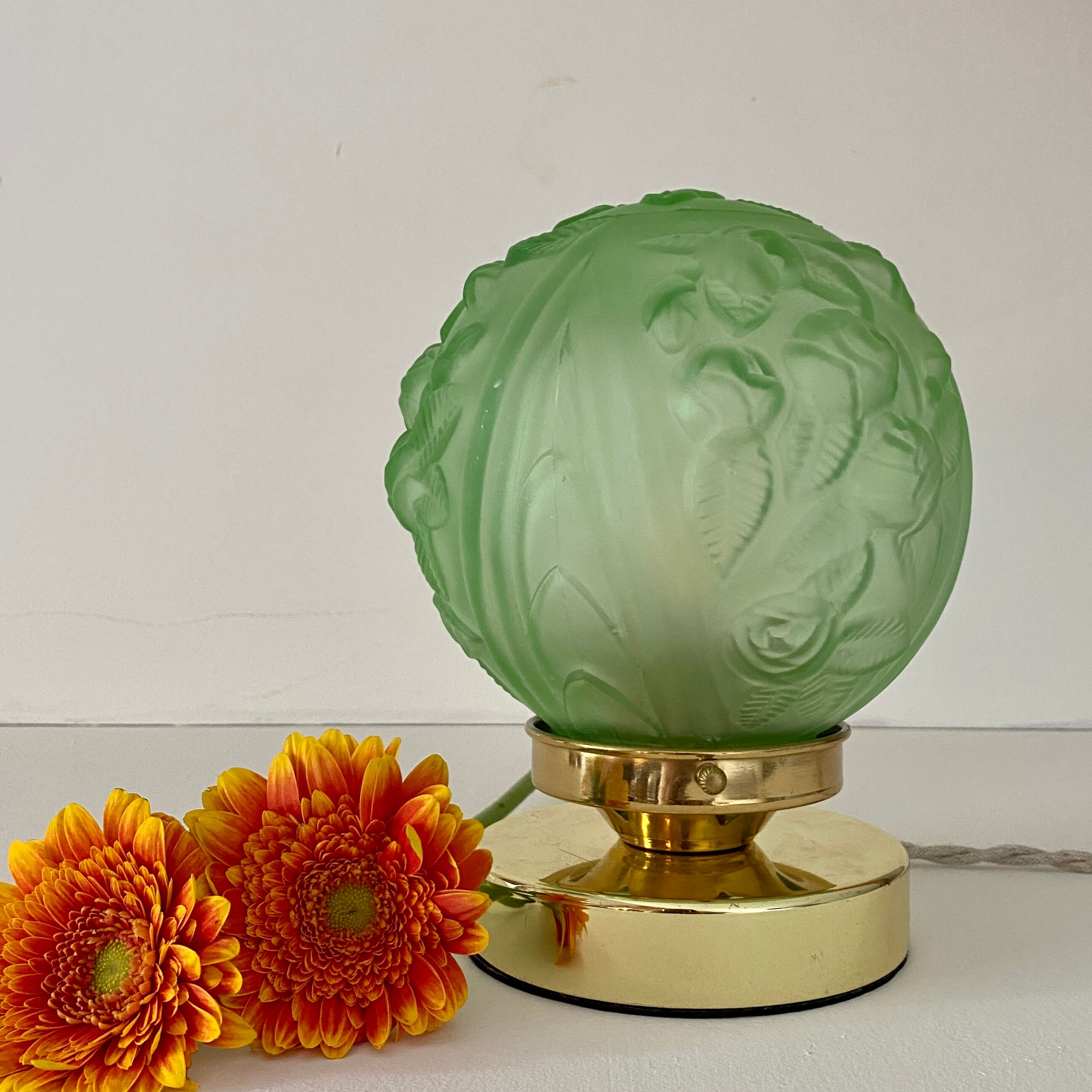 Vintage art deco globe table lamp in frosted glass