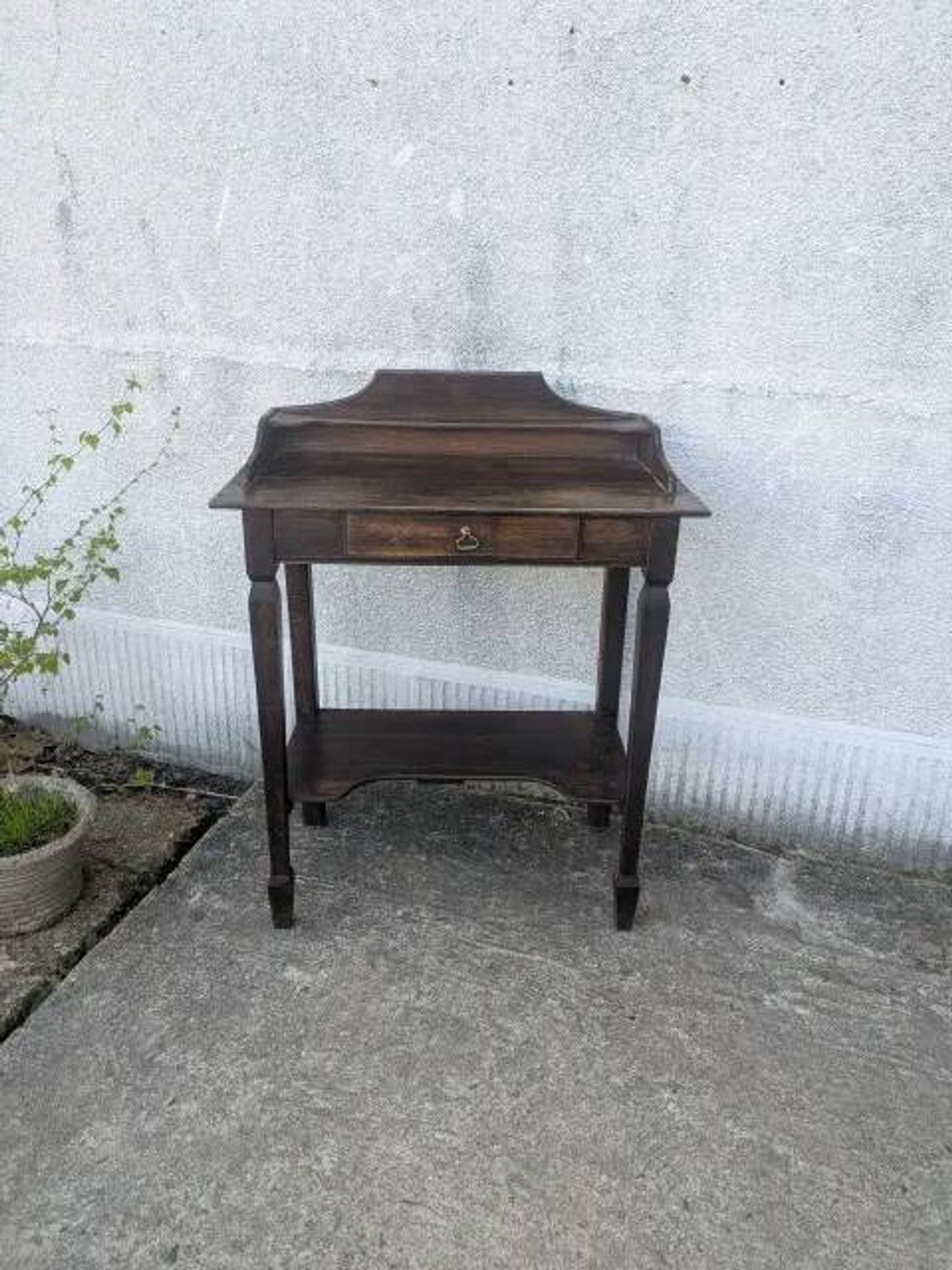 Dresser, oak desk