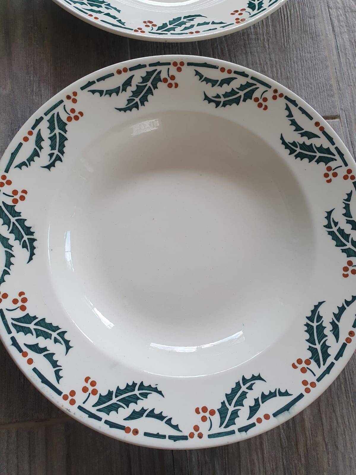 Lunéville holly soup plates