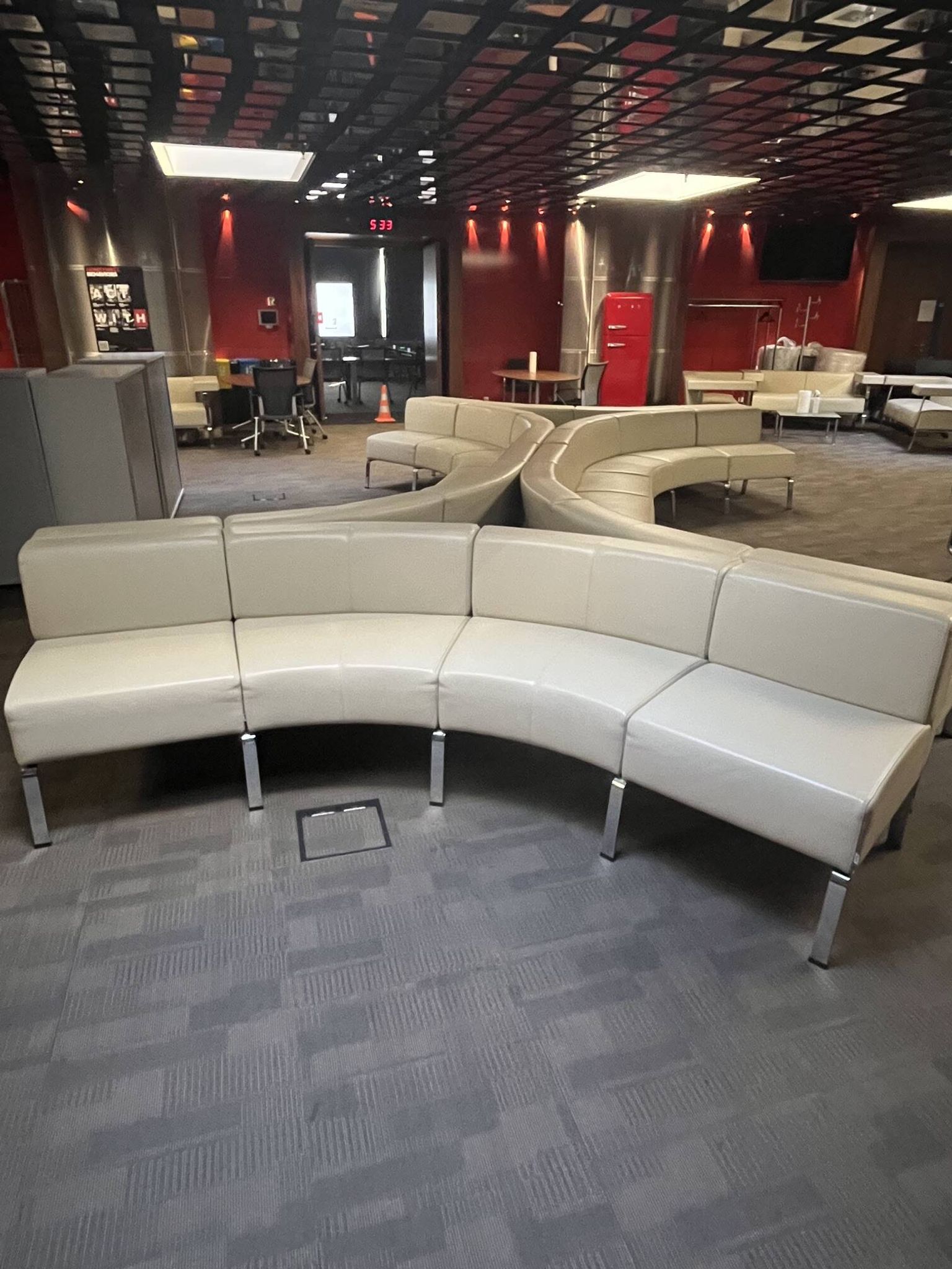 Curved modular banquette Bene cream leather – 24 modules – Austria 2008