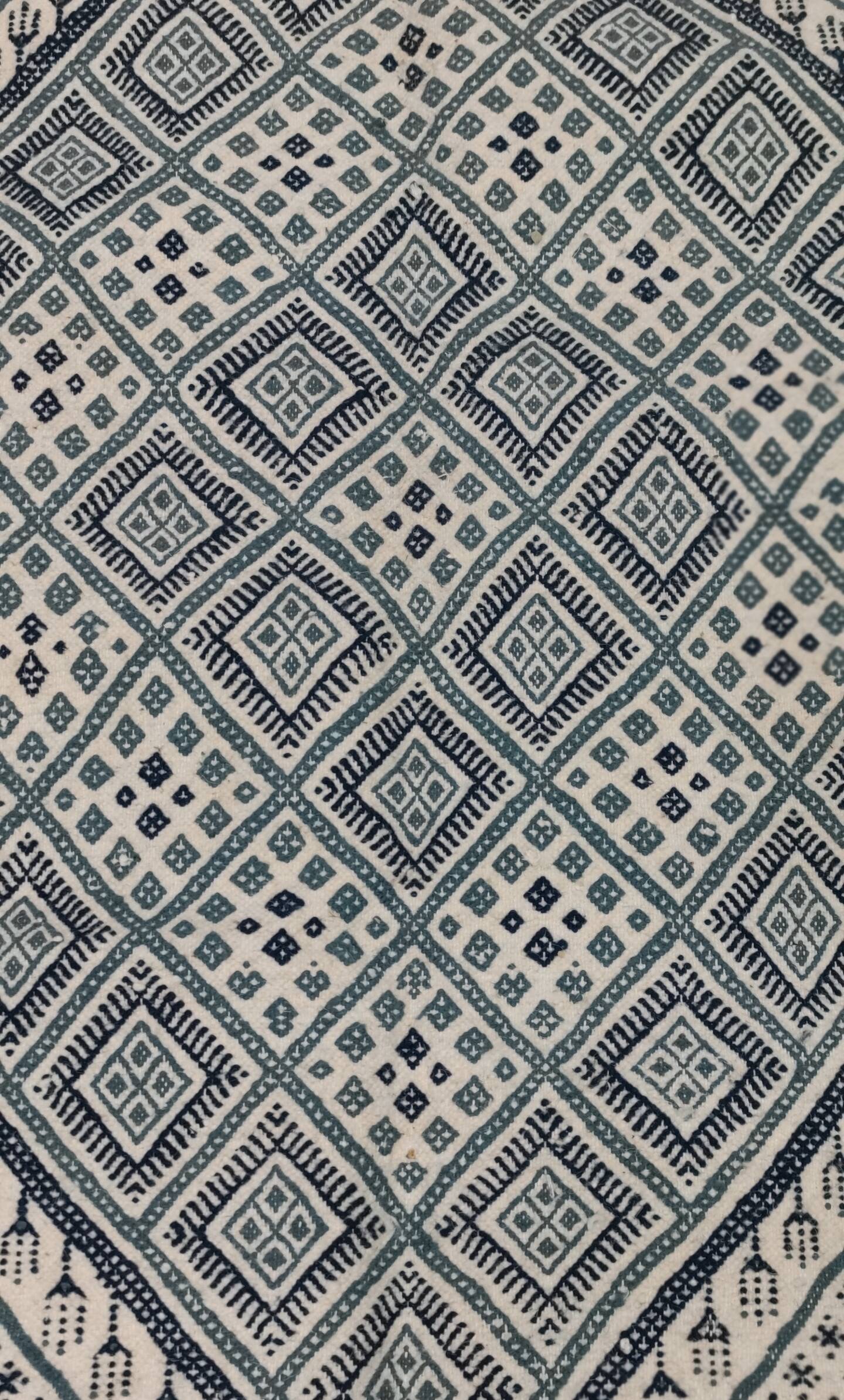 Blue and white hand-woven margoum rug