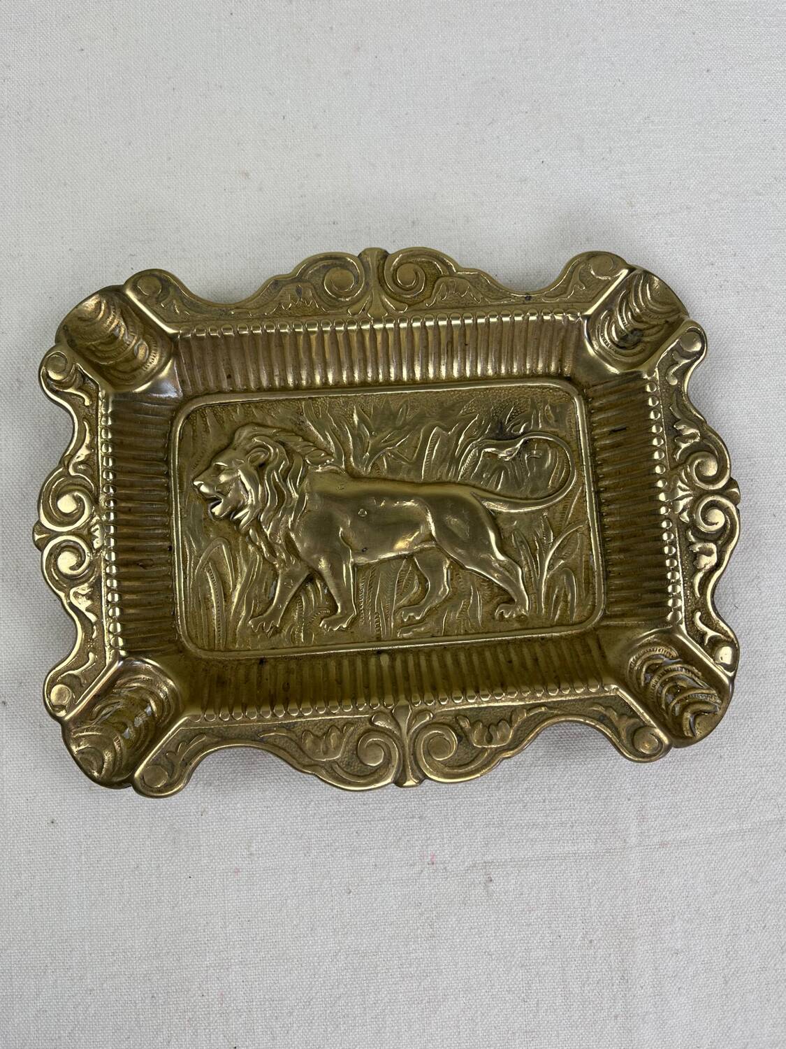 Cendrier lion en bronze