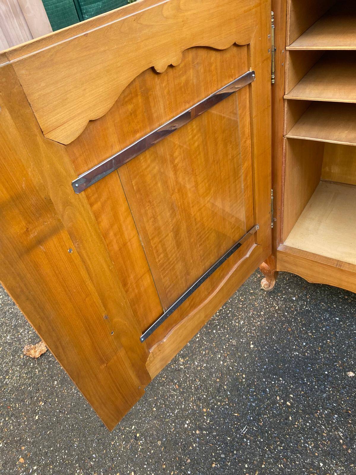 Louis XV buffet in solid wood from the 20th century with a turntable.