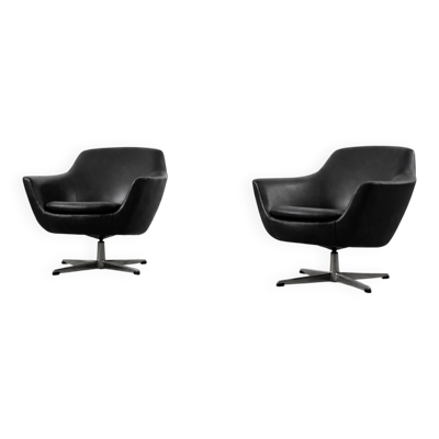 2 fauteuils en cuir noir, Suède 1970
