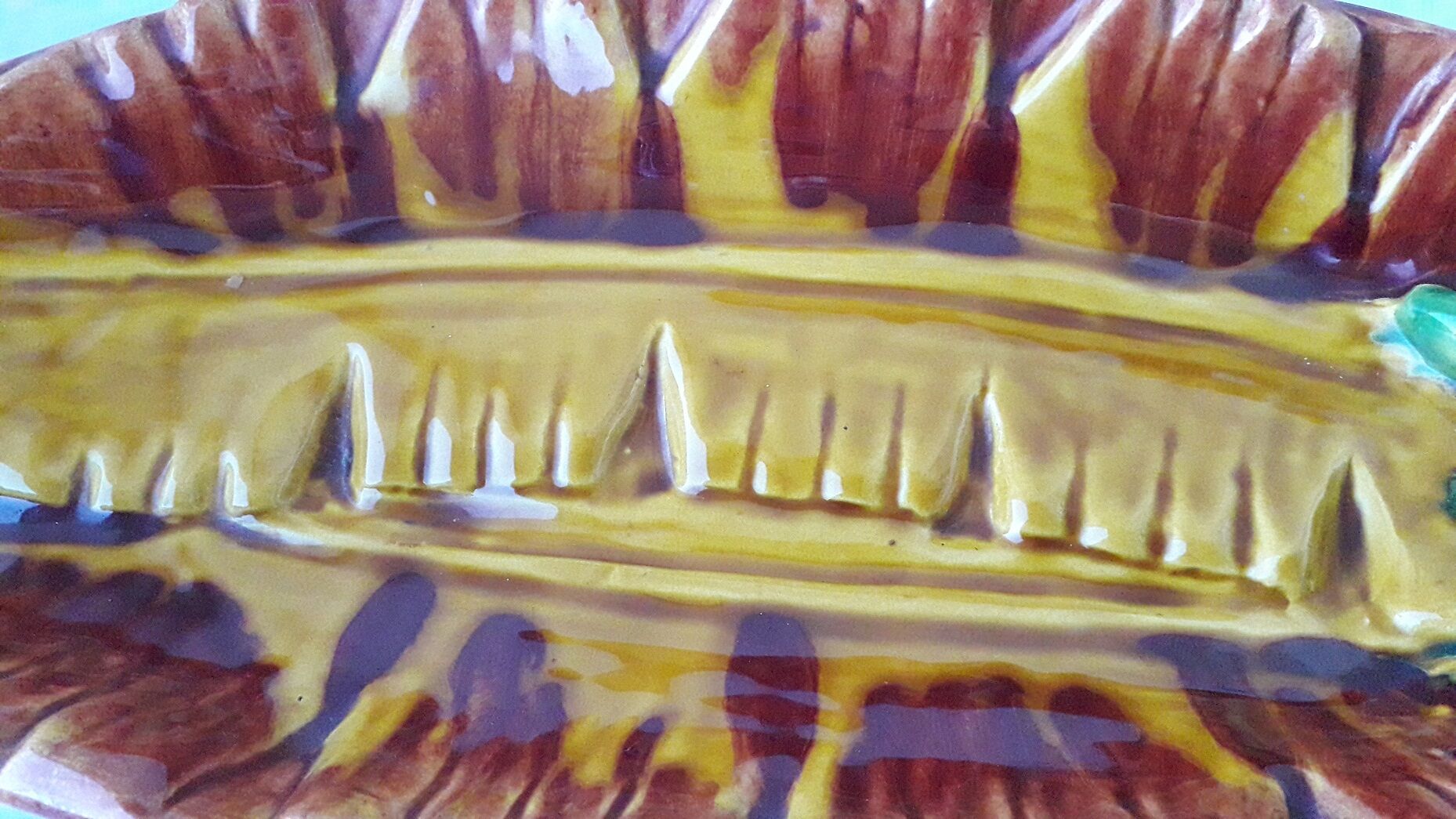 Dish Vallauris banana leaf
