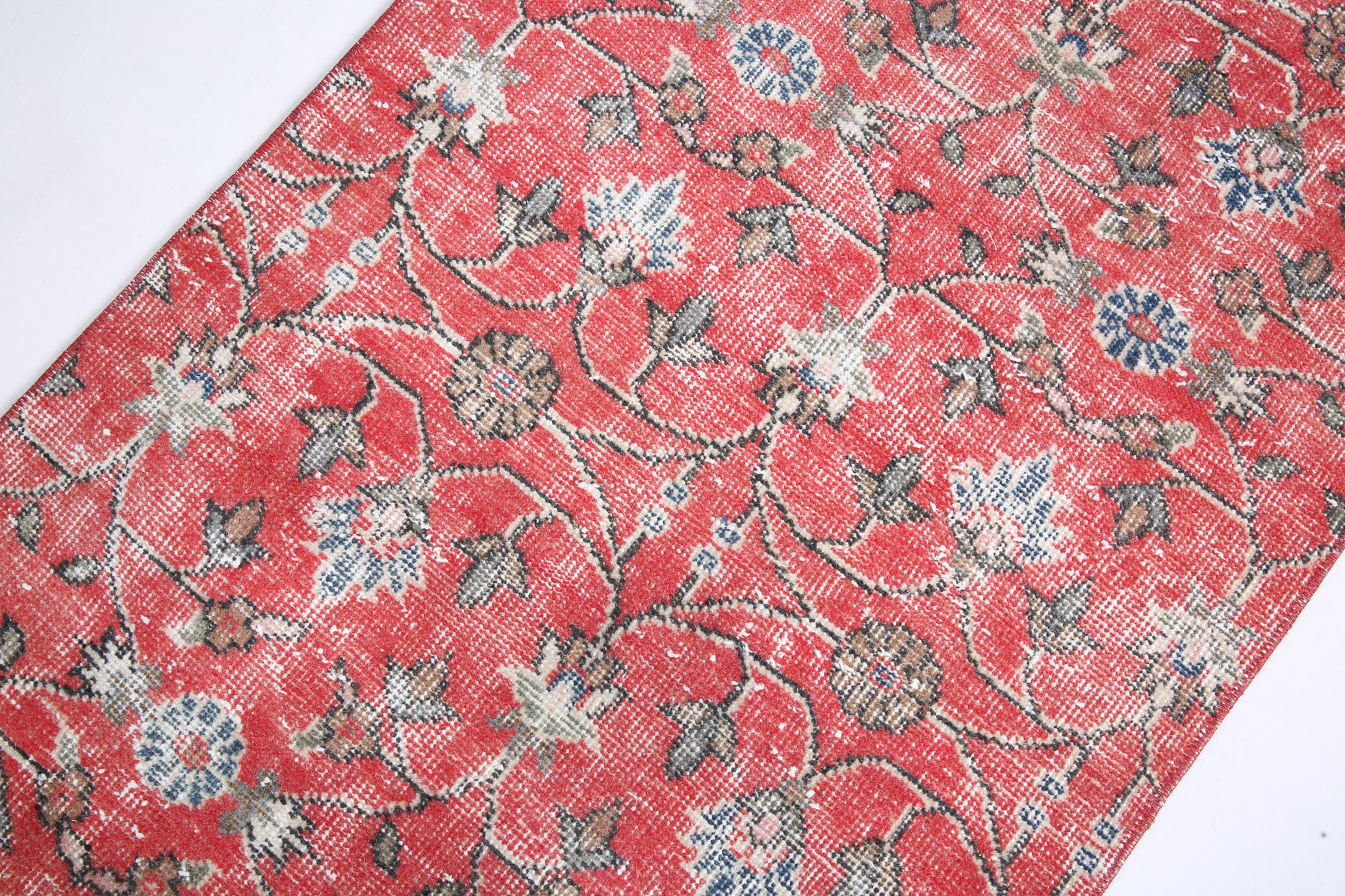 2x8 red floral turkish runner rug.77x261cm