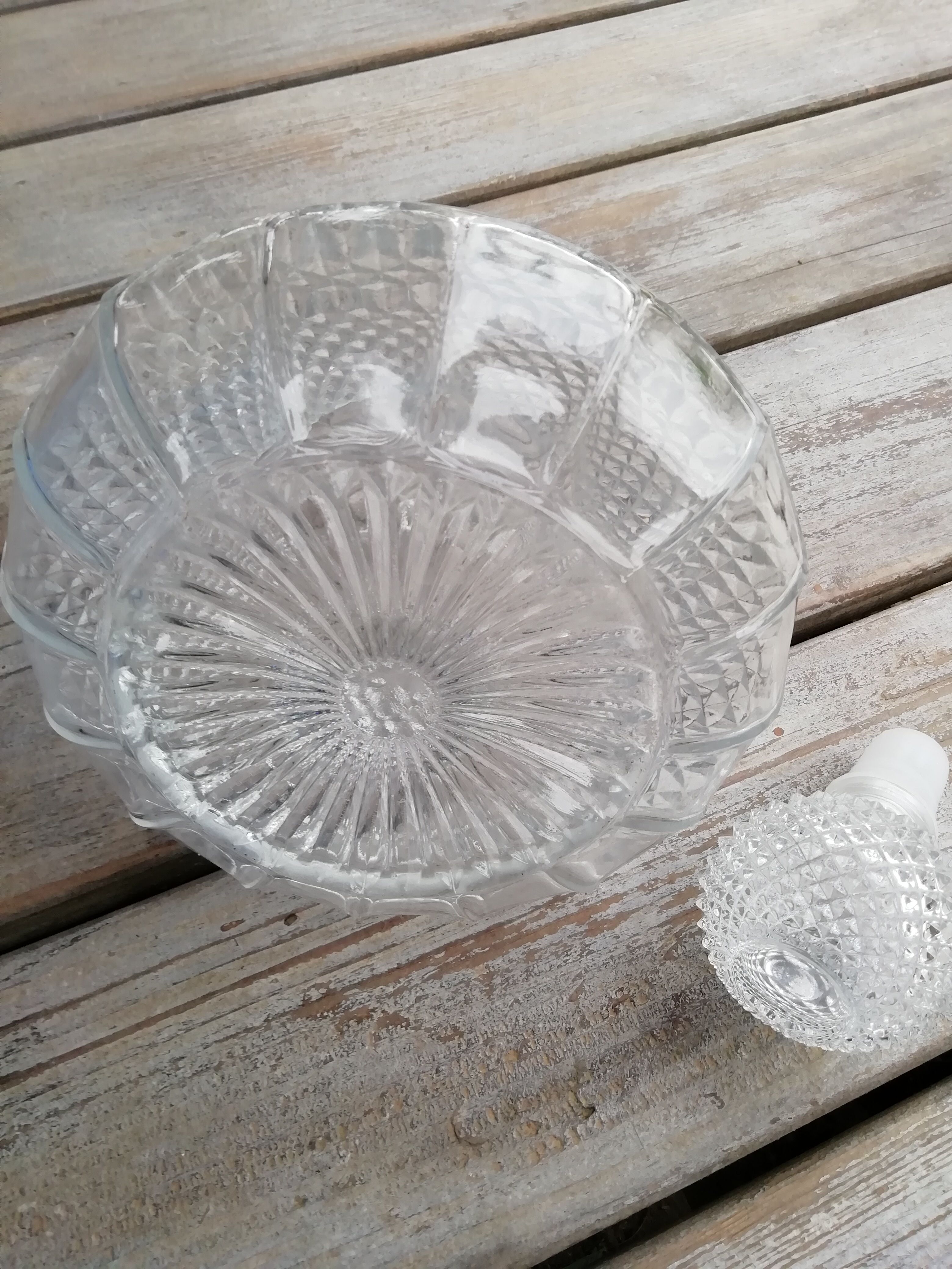 Diamond tip glass decanter