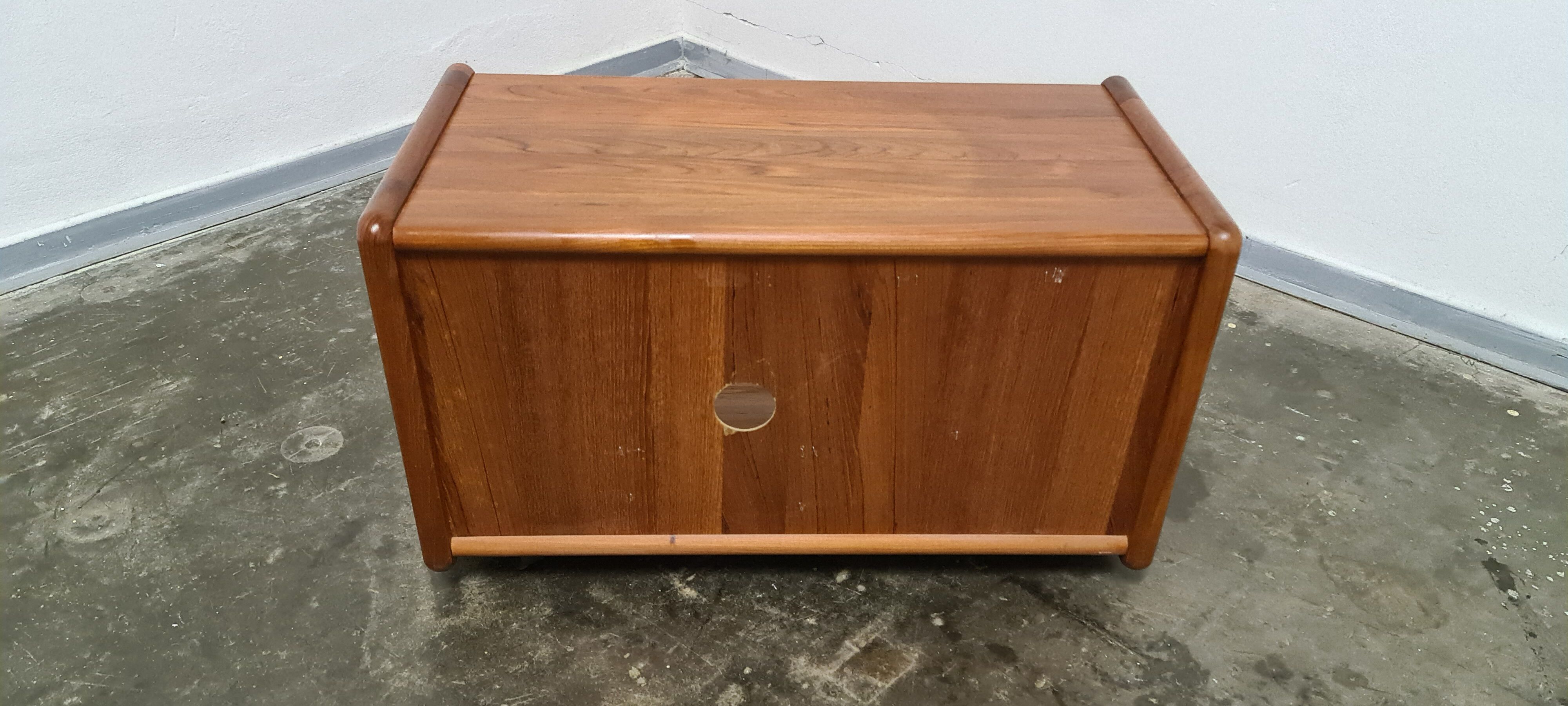 Vintage teak Hi Fi or Tv trolley
