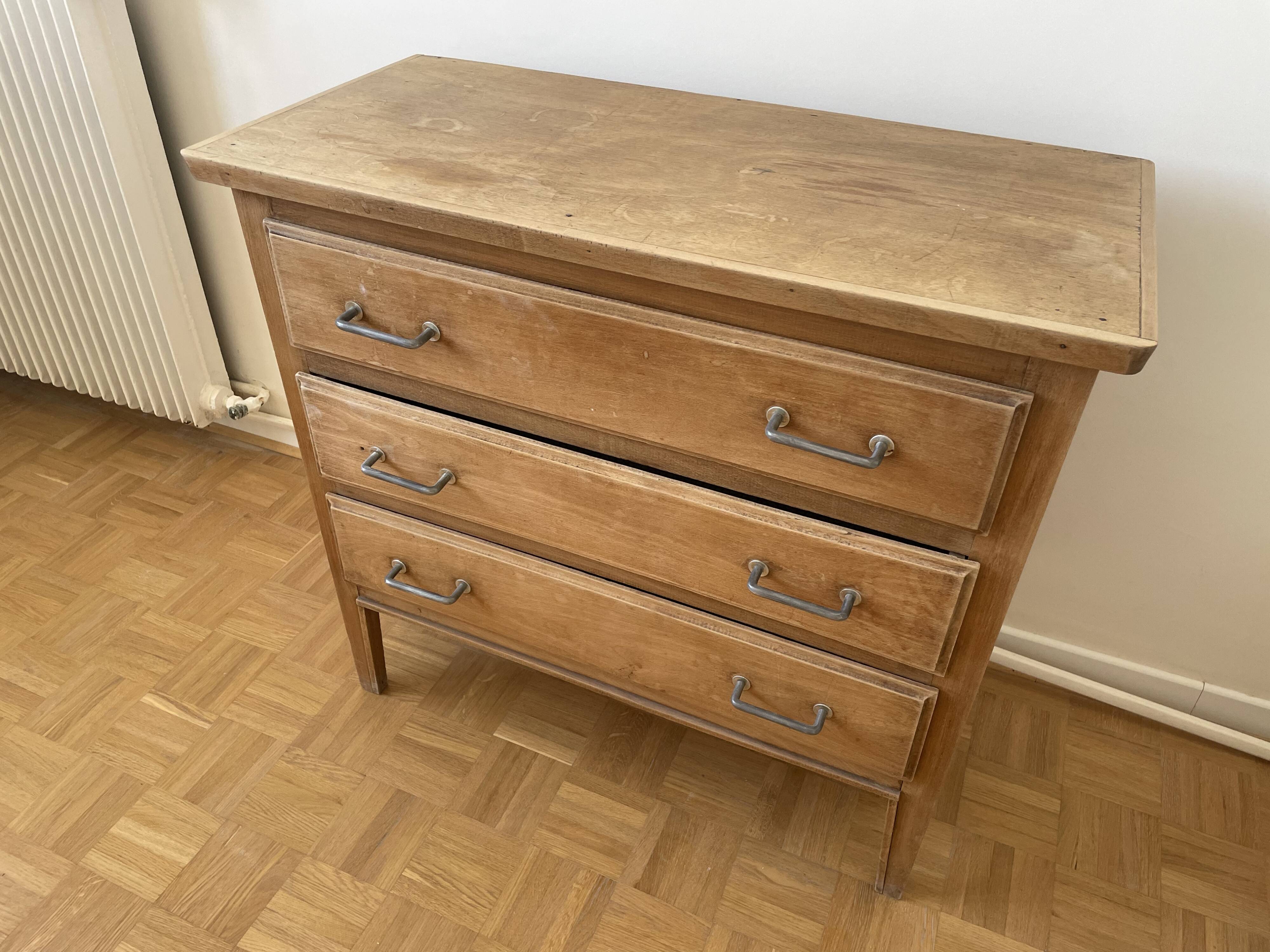 Natural wood chest of drawers
