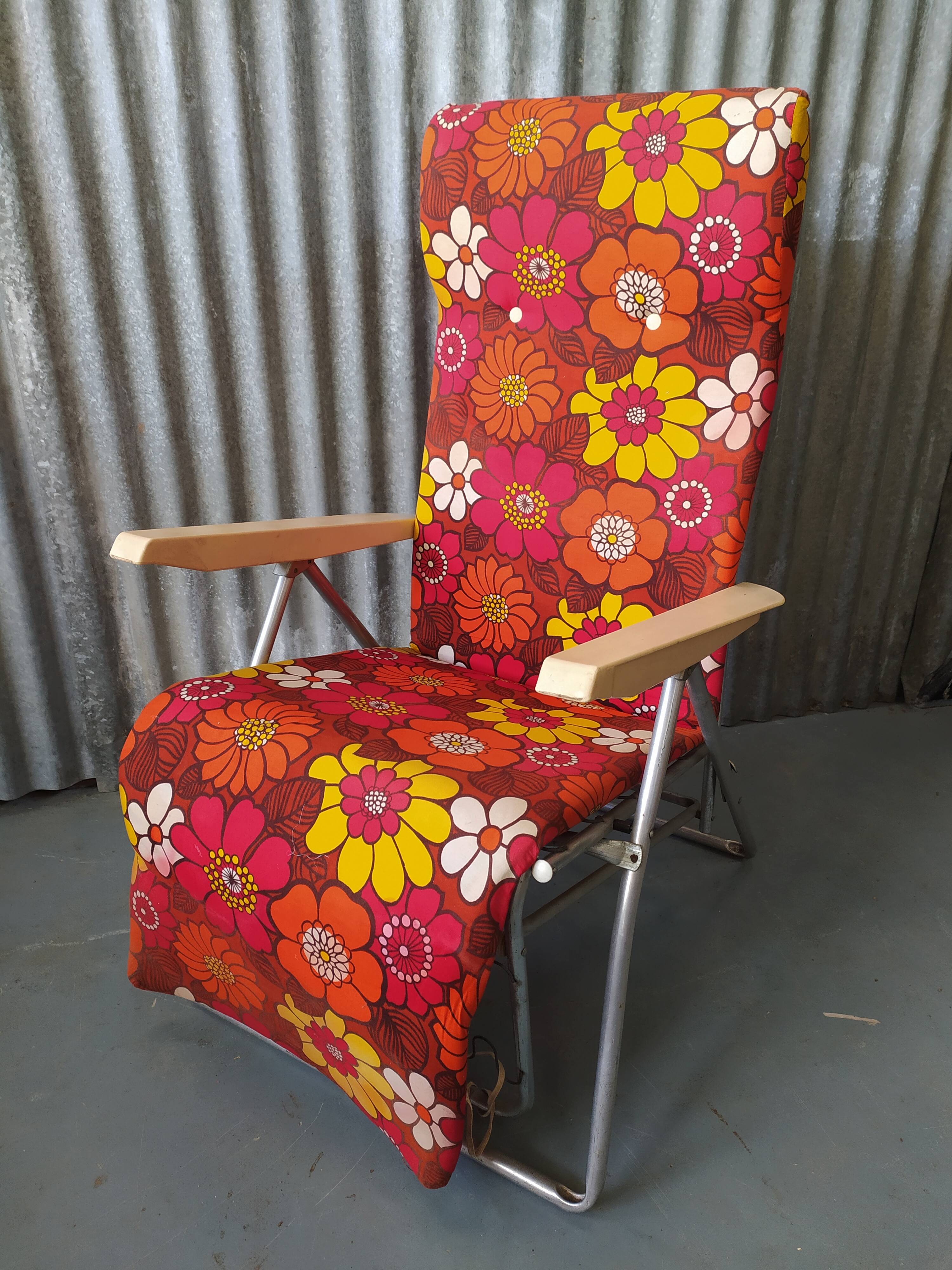 Vintage sunbed lounger