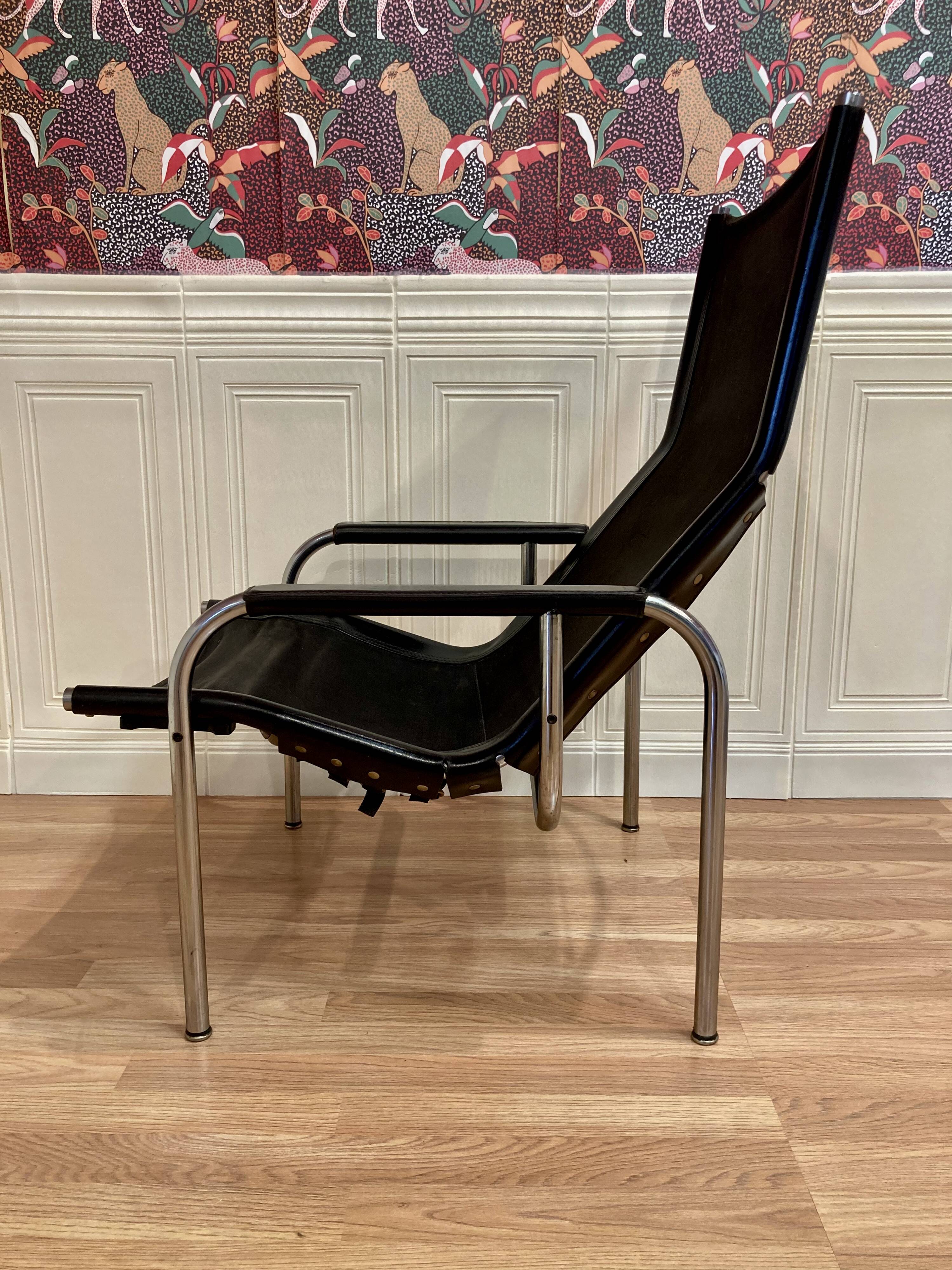 Black leather reclining lounge chair, "Hans Eichenberger" design, 1960.