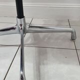 Fauteuil EA208 soft pad Charles et Ray Eames édition Herman Miller