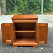 Petit meuble d'appoint / meuble vinyle à roulettes pin teinté 1980
